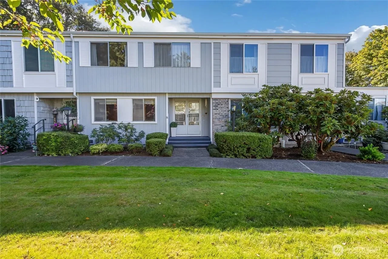 8636 Onyx Dr SW Unit C, Lakewood 3 BD | 2.5 BA | 1,450 sqft $312,000