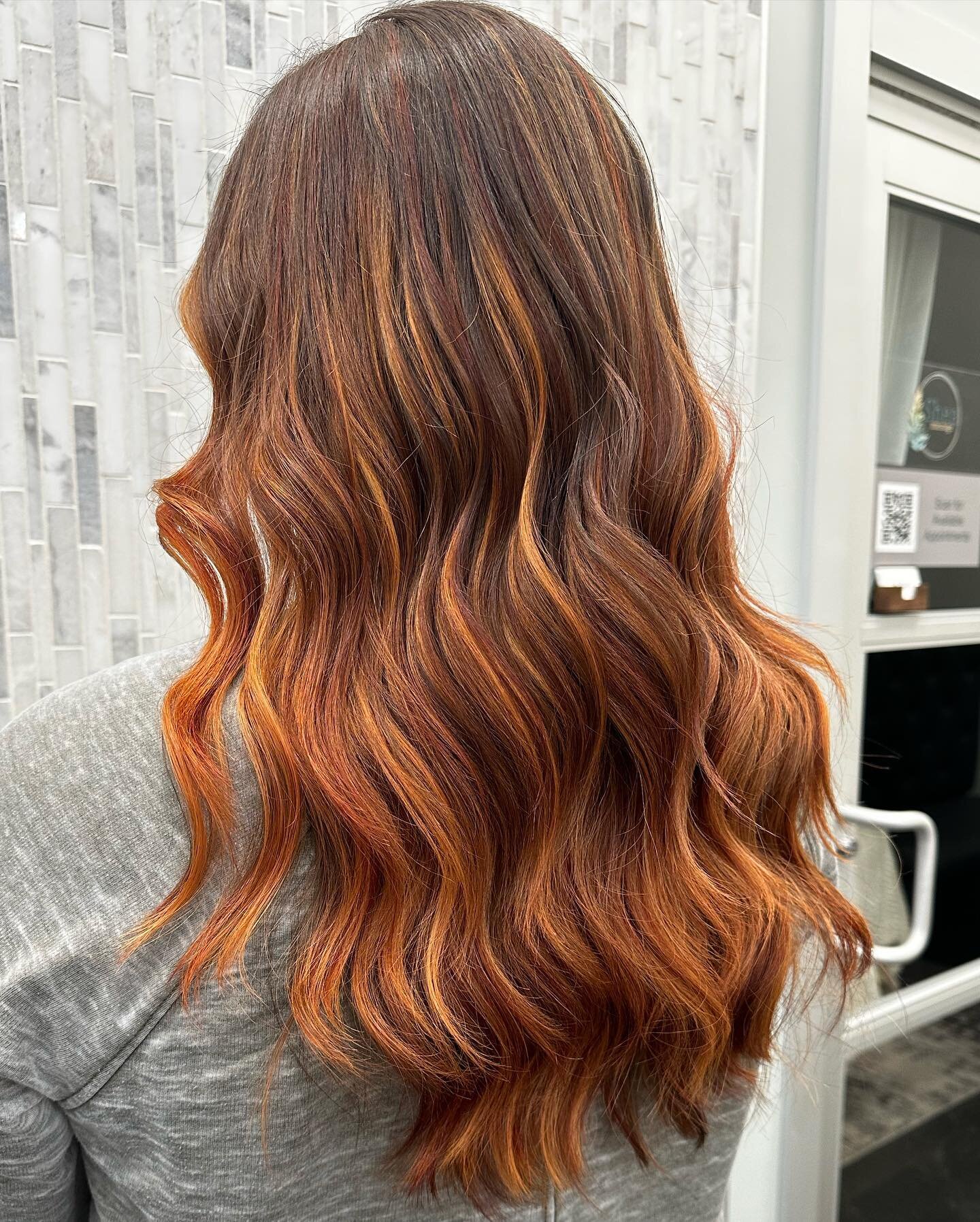 Reset and refresh!🔥
Swipe for b4➡️

Full balayage micro foil, toned with 6.44 +orange🧡