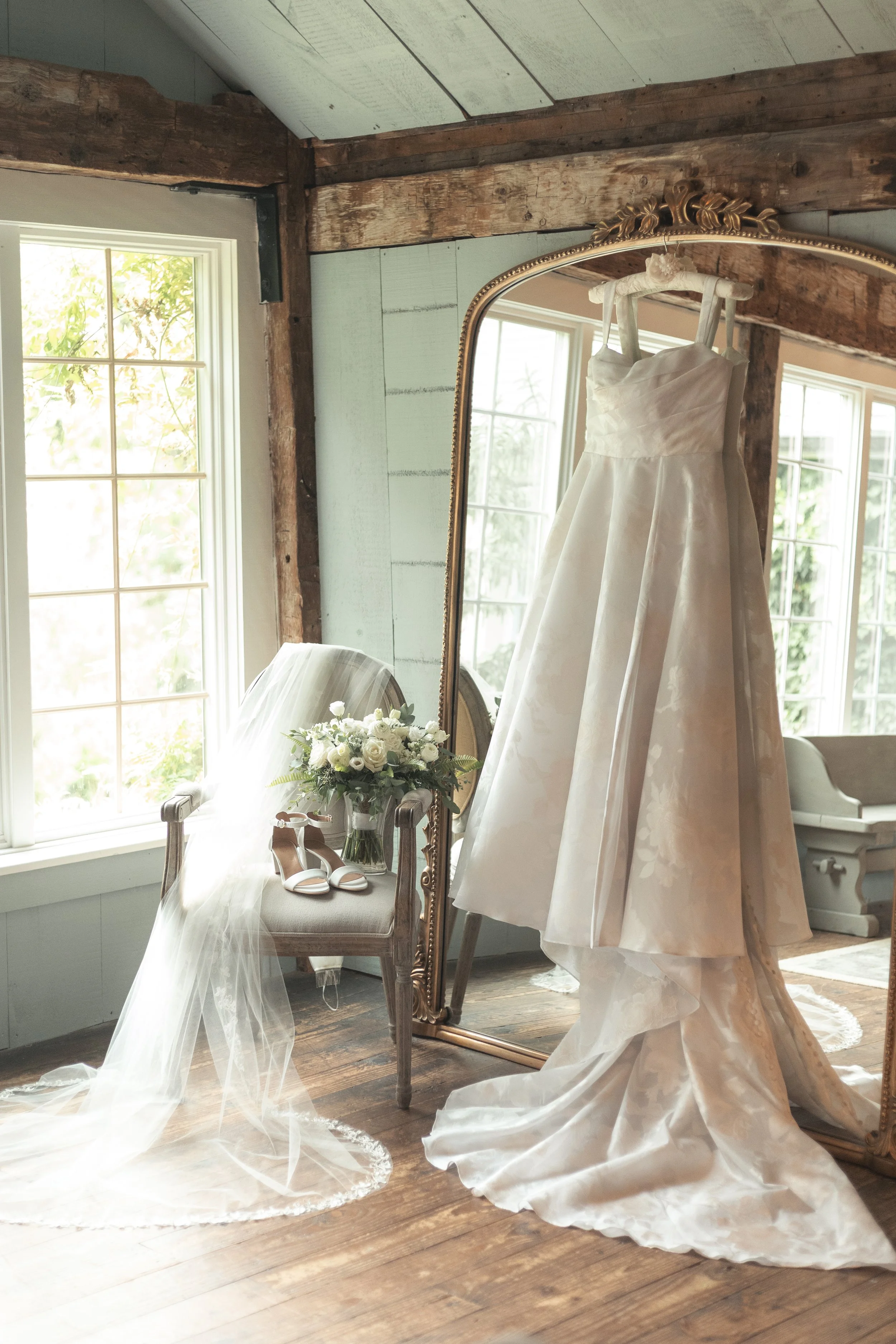 Bridal details in the bridal suite at Crossed Keys Estate in Andover, New Jersey