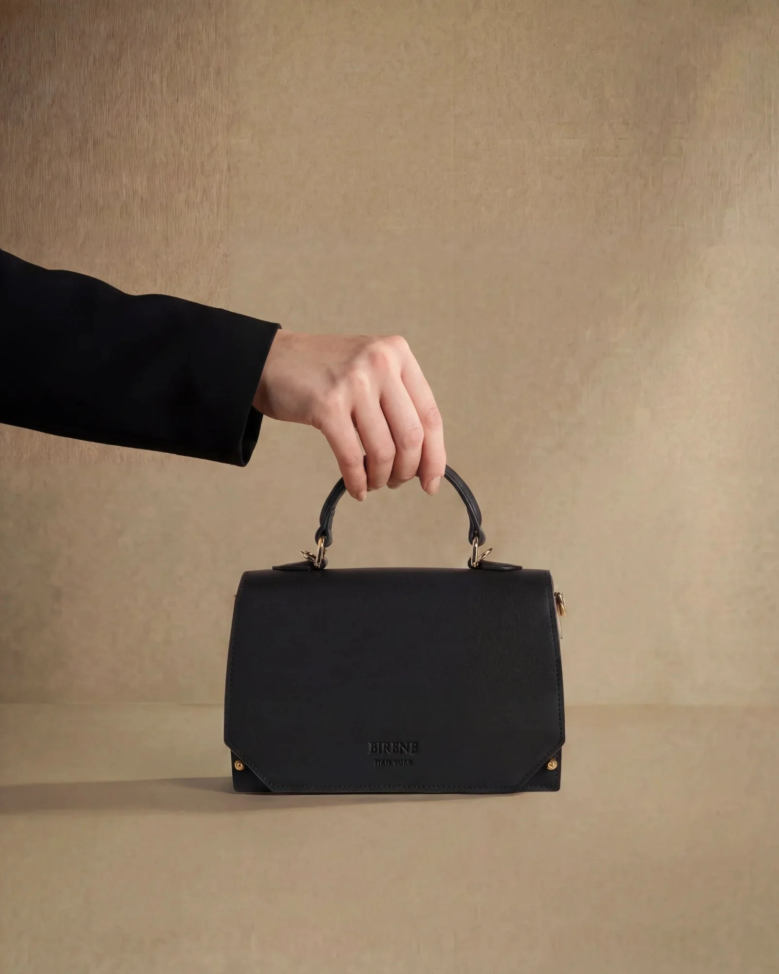 eirene bag handmodel.jpg