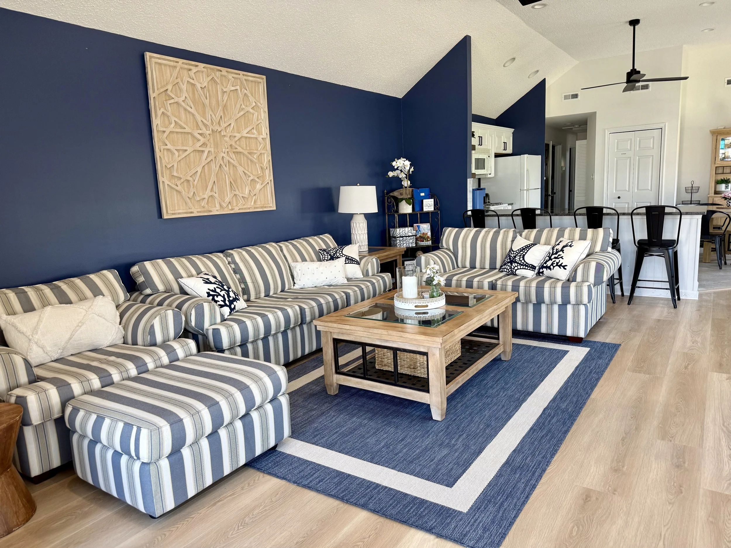 Sunny top floor condo, cathedral ceilings