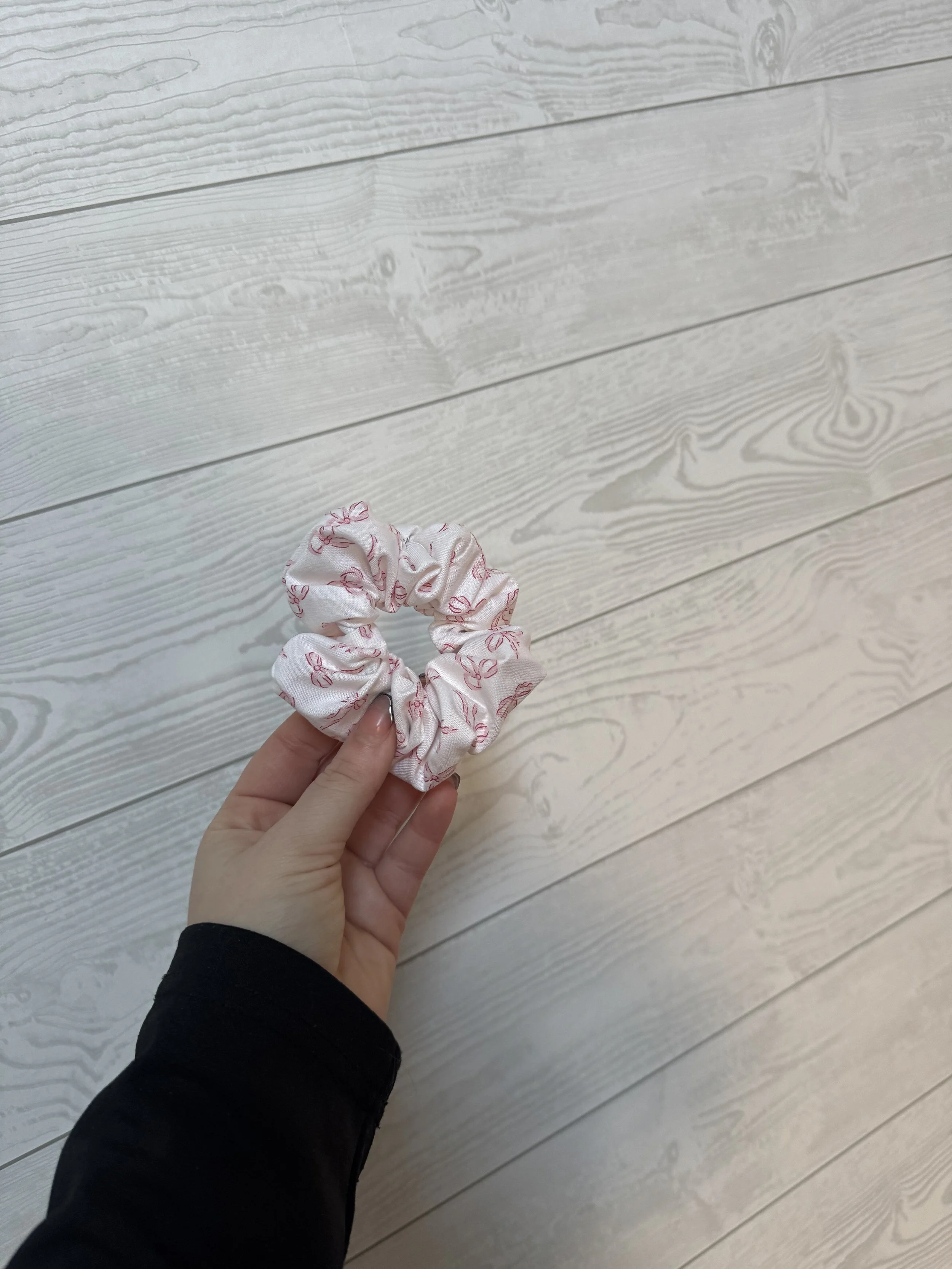 Pink bow scrunchie