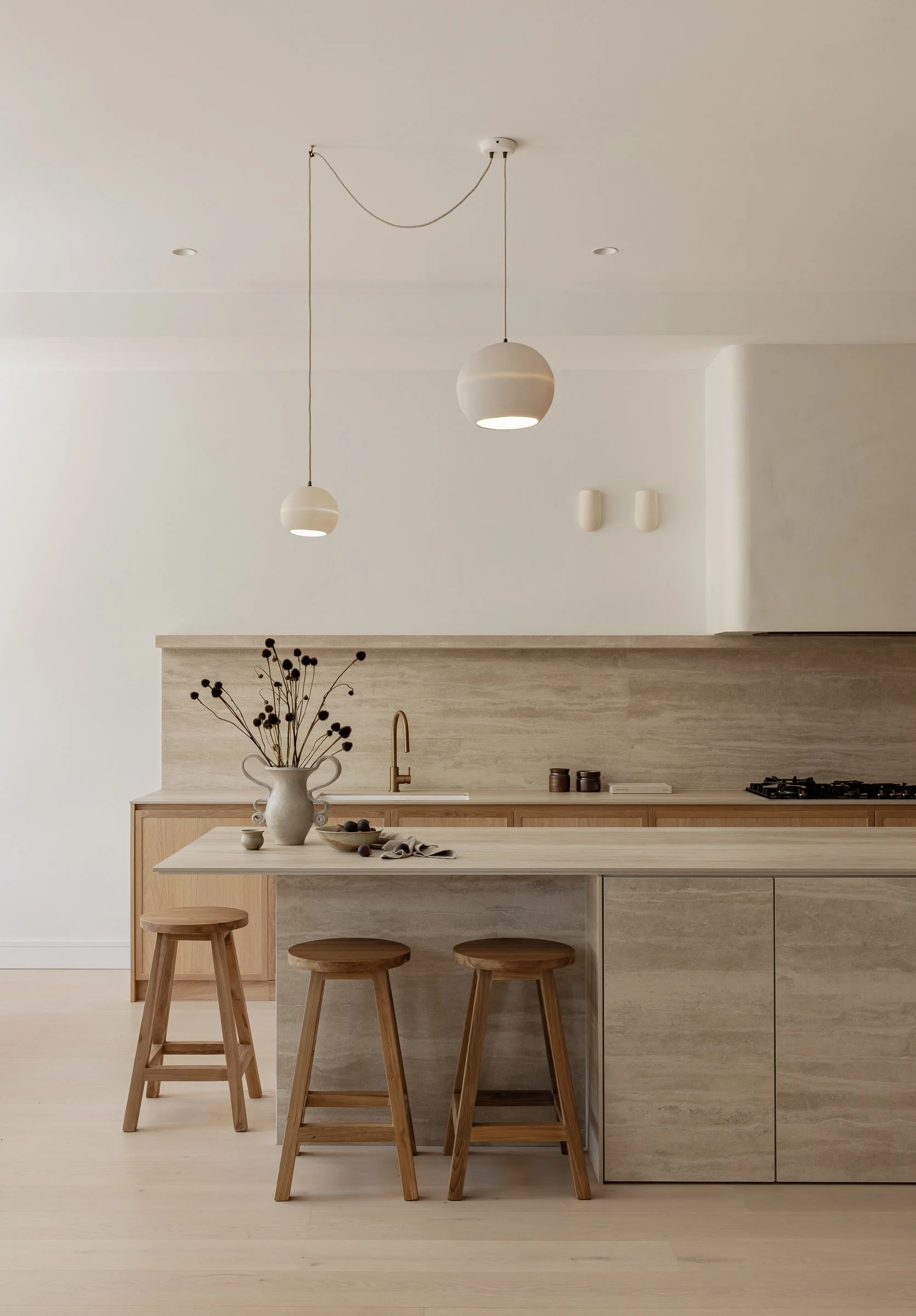 Studio_Enti_Pendant_Orb_Kate_Lawrence_Design_Bishops_Ave_Nat_Spada_WR-2.jpg