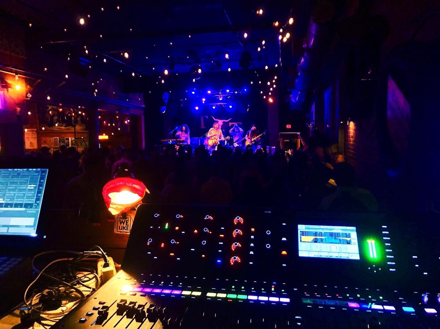 Operating the board 🎛️