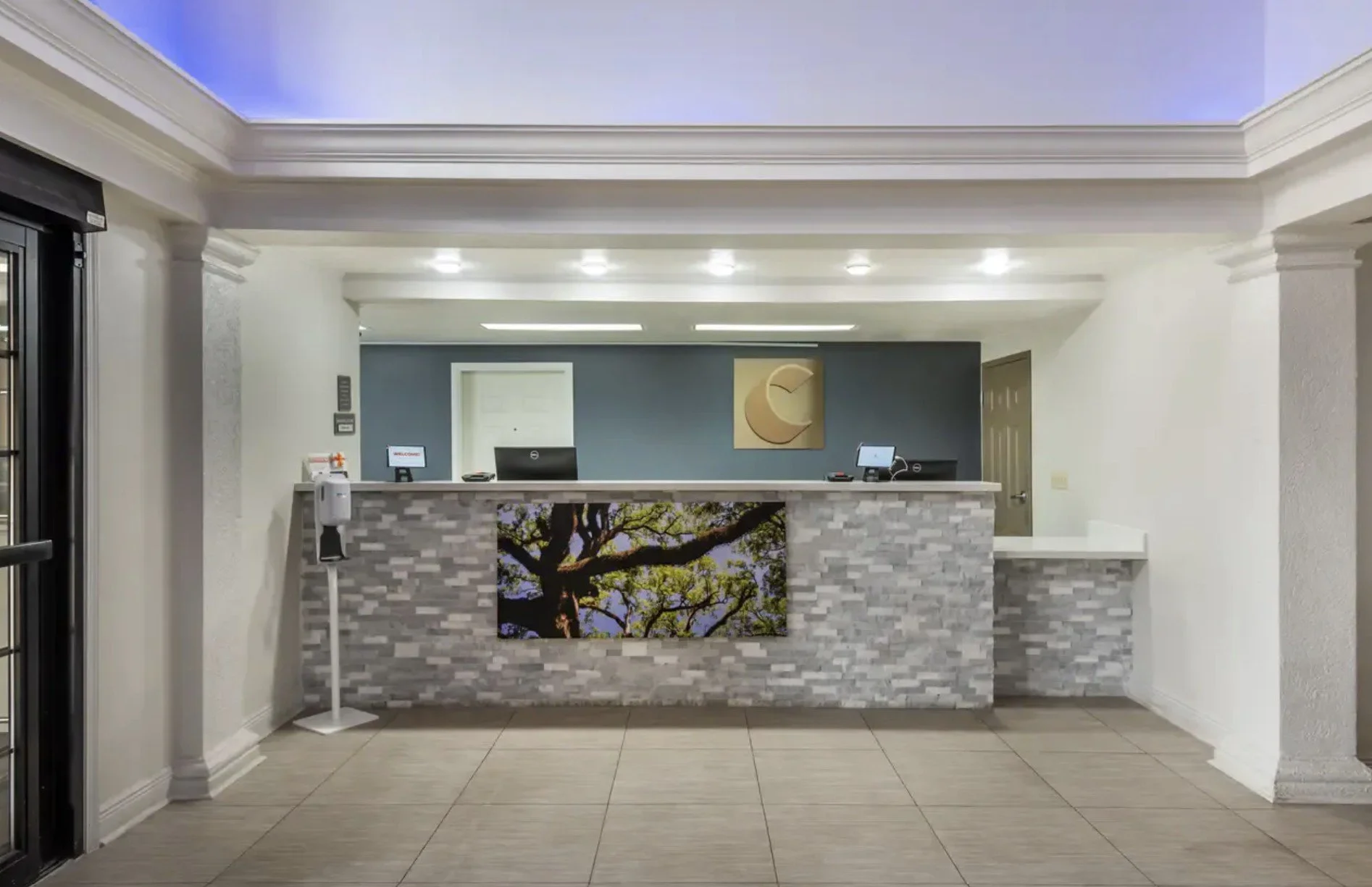 LOBBY-2.jpg