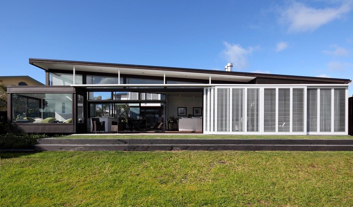 Zebratti sliding hardware used on these screens providing privacy and shelter from the sun and wind at this costal NZ location. 

#nzmade #greenbuilding #passiveenergy #buynzmade #nzbusiness #nzengineering