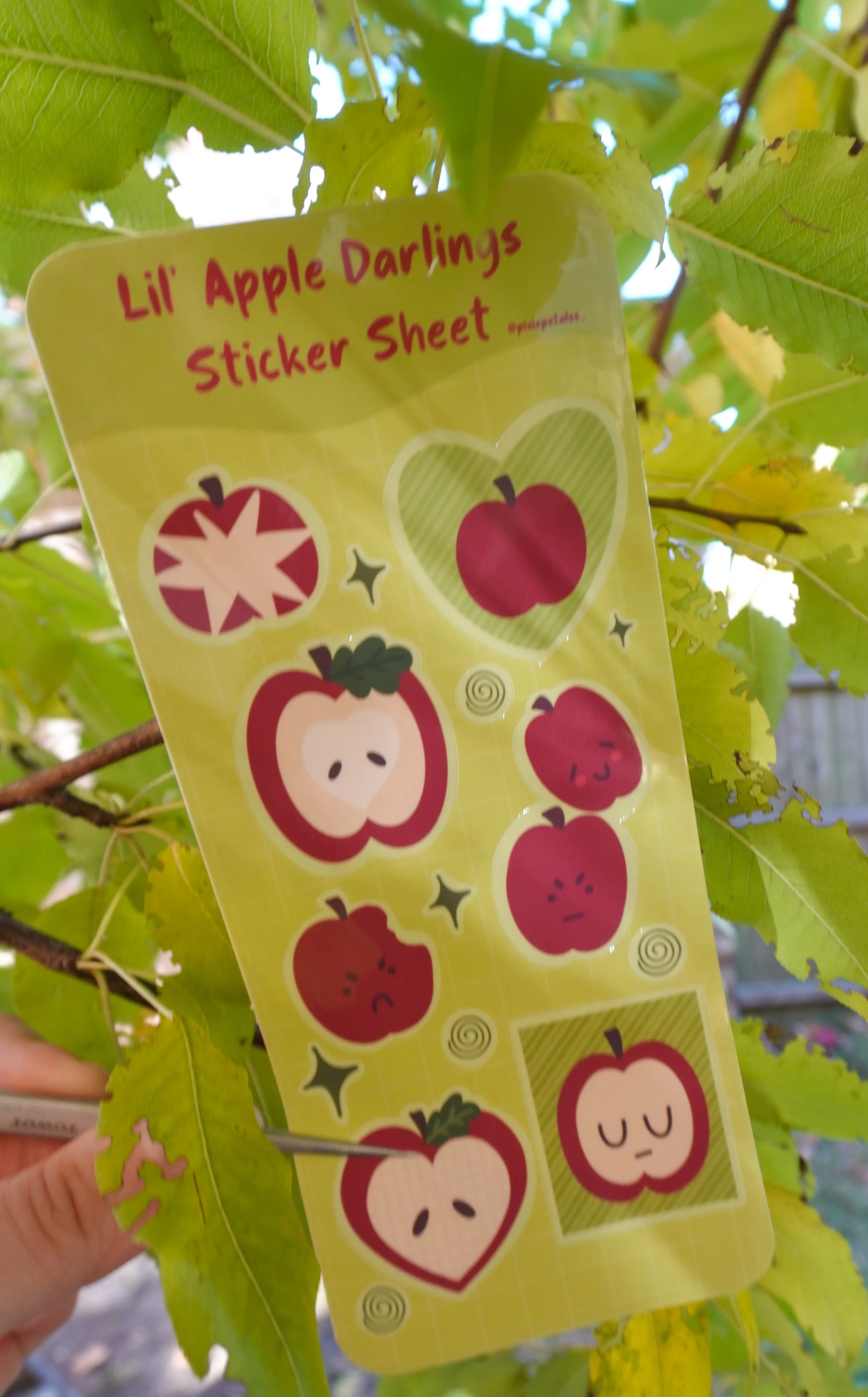 Lil Apple Darlings Productpic2.JPG