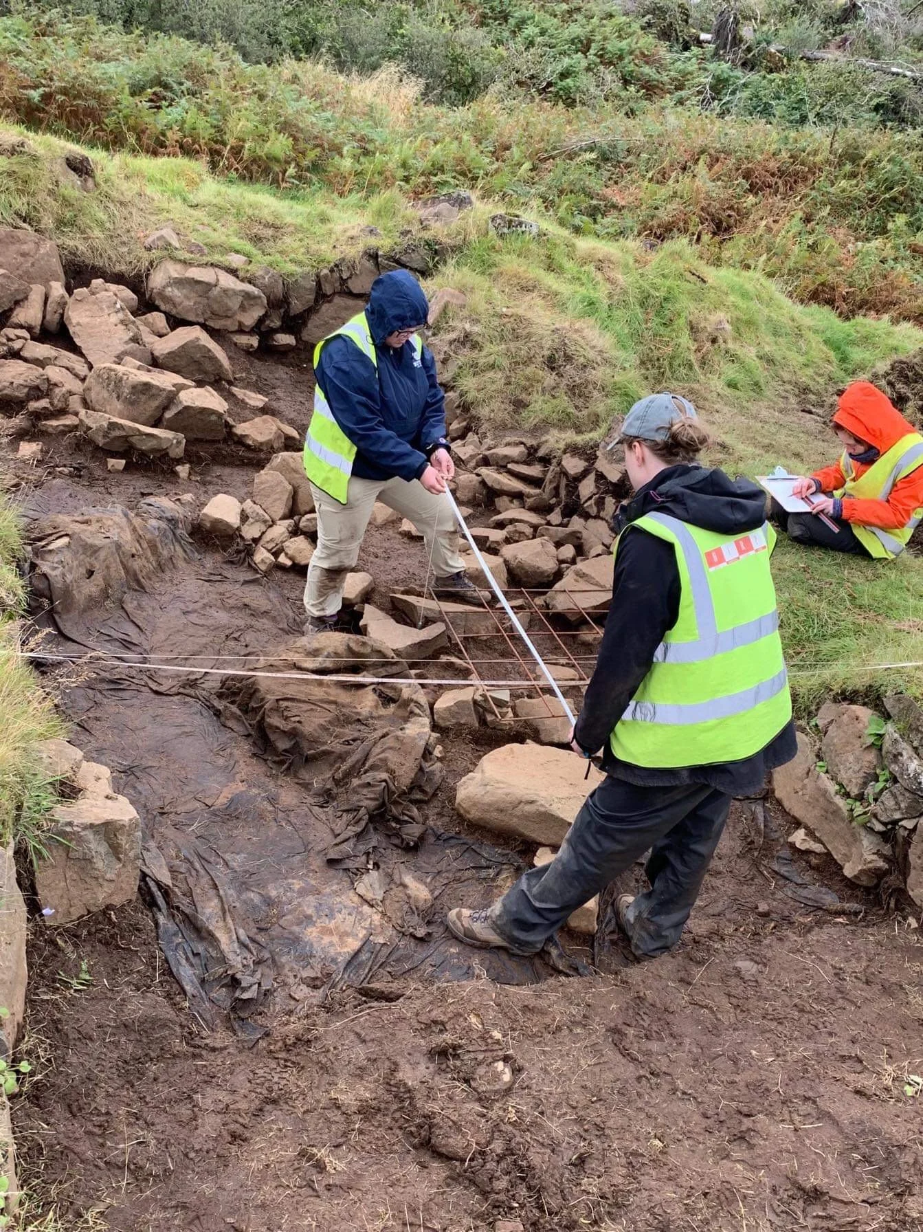 Wendy and colleagues during excavation of Kildavie site on the Isle of Mull, 2019. 