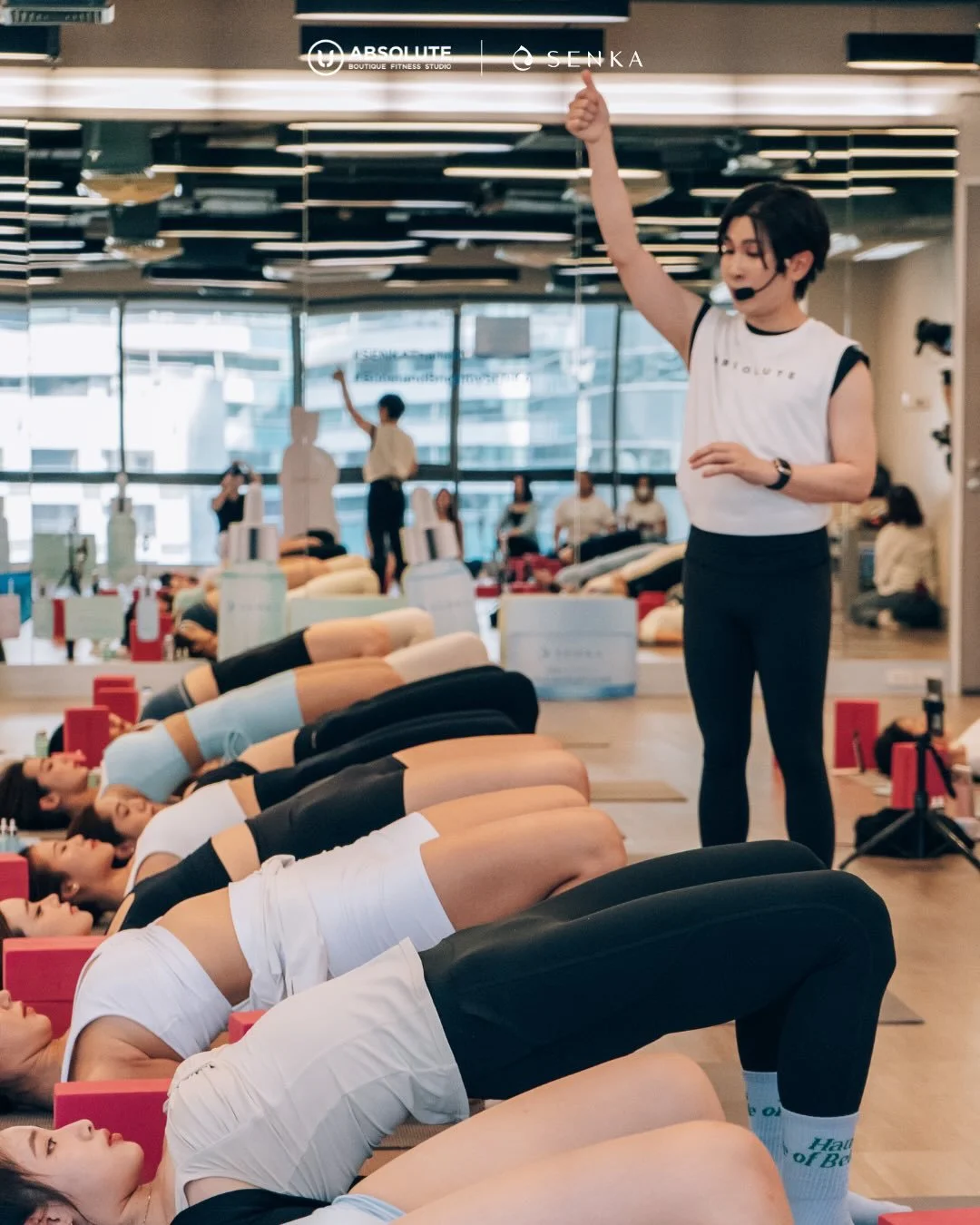 ภาพบรรยากาศจากกิจกรรมเมื่อวานนี้ที่ Absolute Boutique Fitness Studio (Gaysorn Amarin) ที่เราจับมือกับ SENKA จัดกิจกรรมรีเฟรชร่างกายและผิวพรรณให้พร้อมรับวันใหม่

Yoga Flow: เริ่มต้นด้วยคลาสโยคะกับ ครูแอร์ ที่พาเรายืดเหยียดร่างกาย ปล่อยใจไปกับจังหวะการ