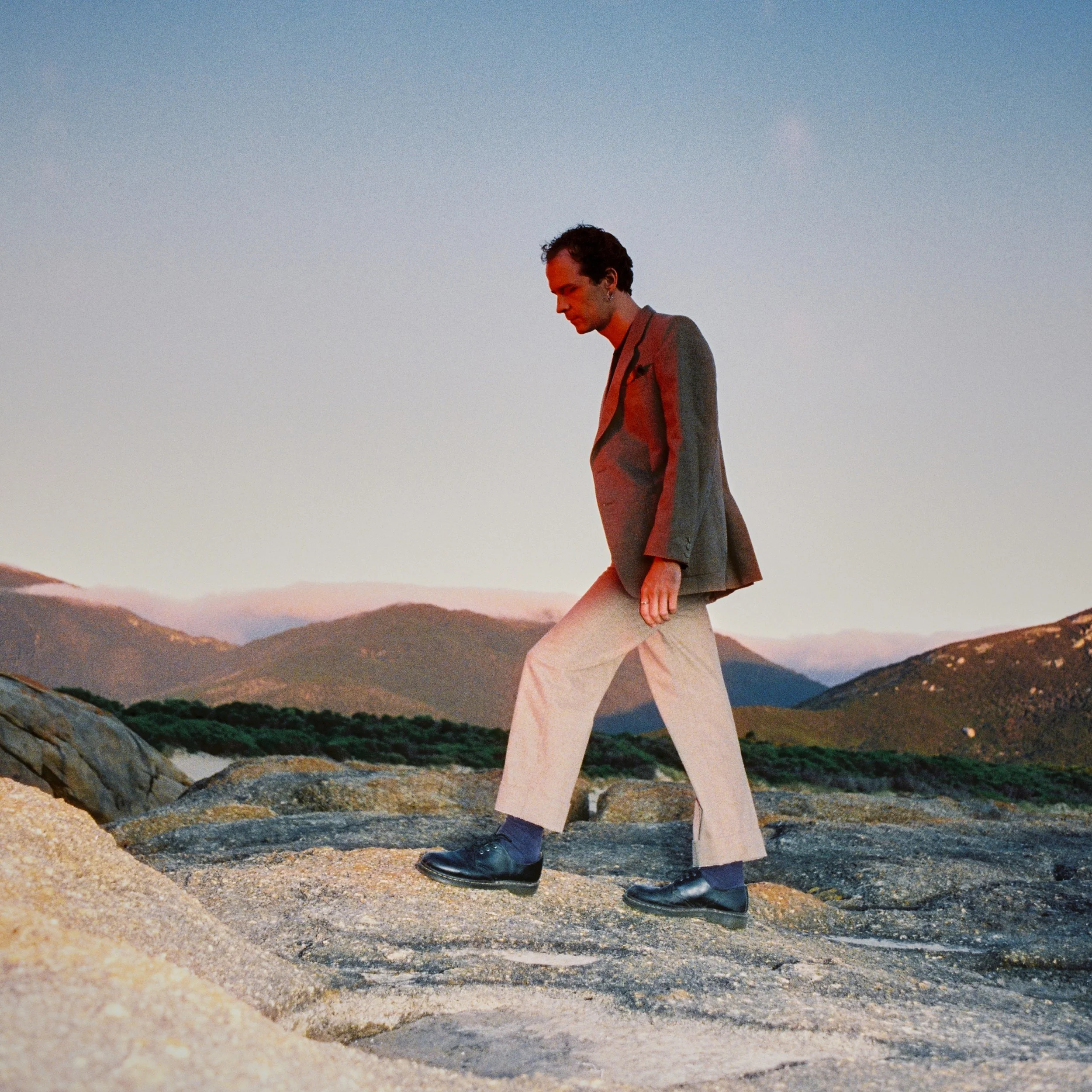 DARVID THOR SHARES NEW SINGLE ‘CHANGING SHAPE’; A REFLECTION ON THE MALLEABILITY OF MEMORIES