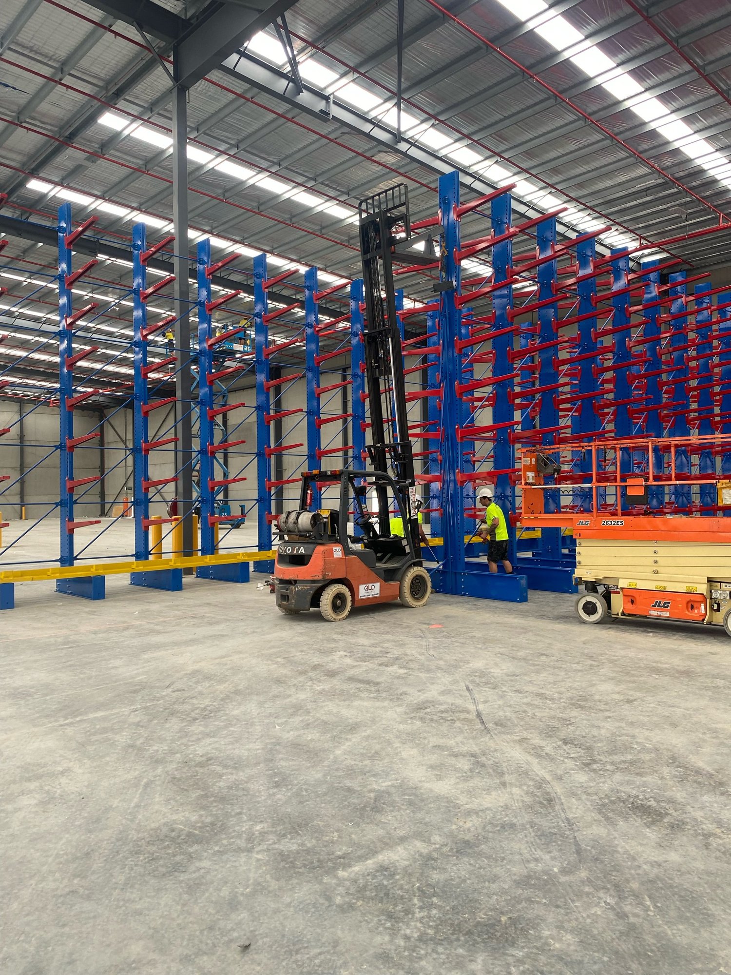 Installation Contractor Queensland Australia — Cantilever Installation