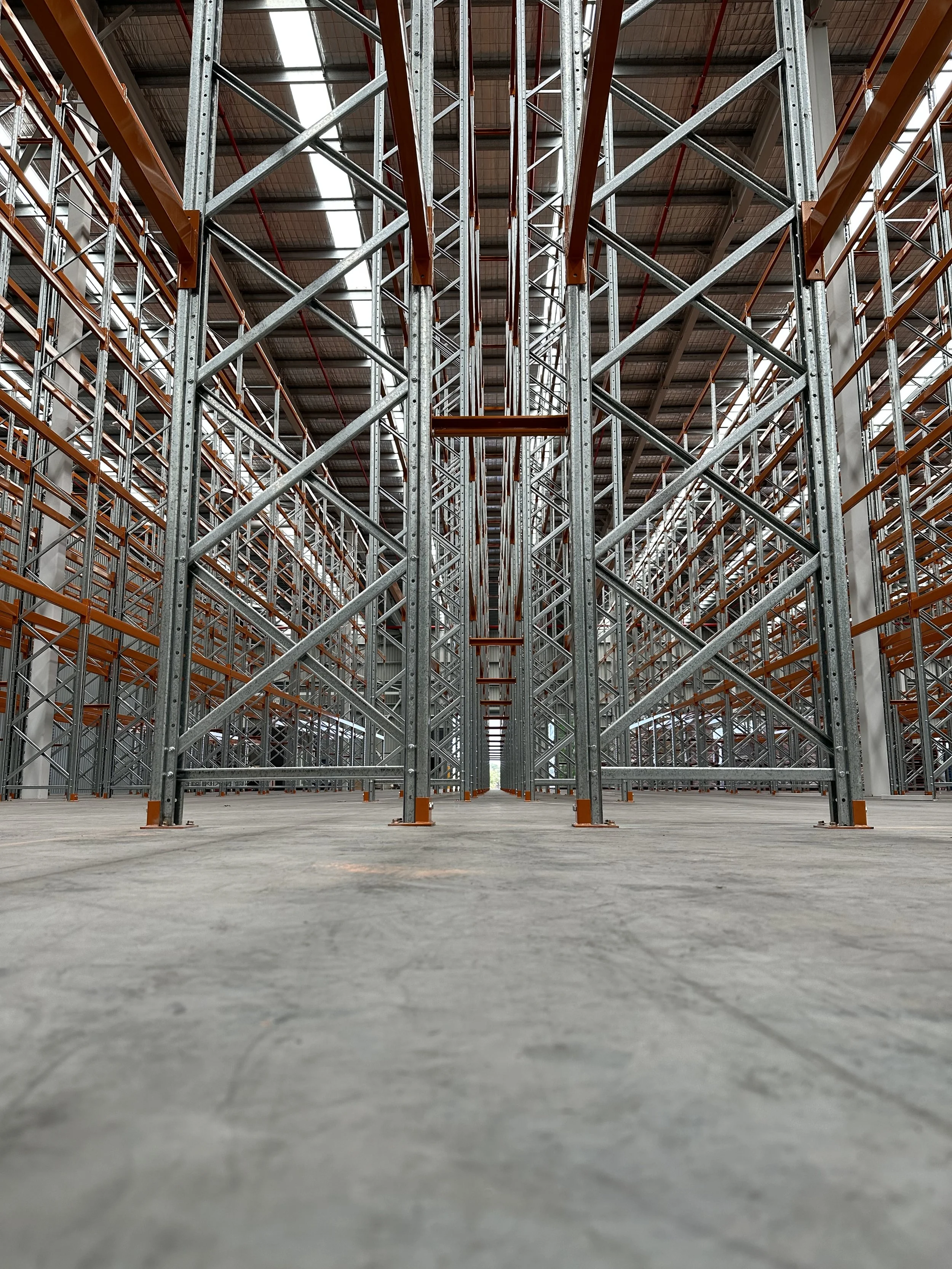 Cantilever racking warehouse storage