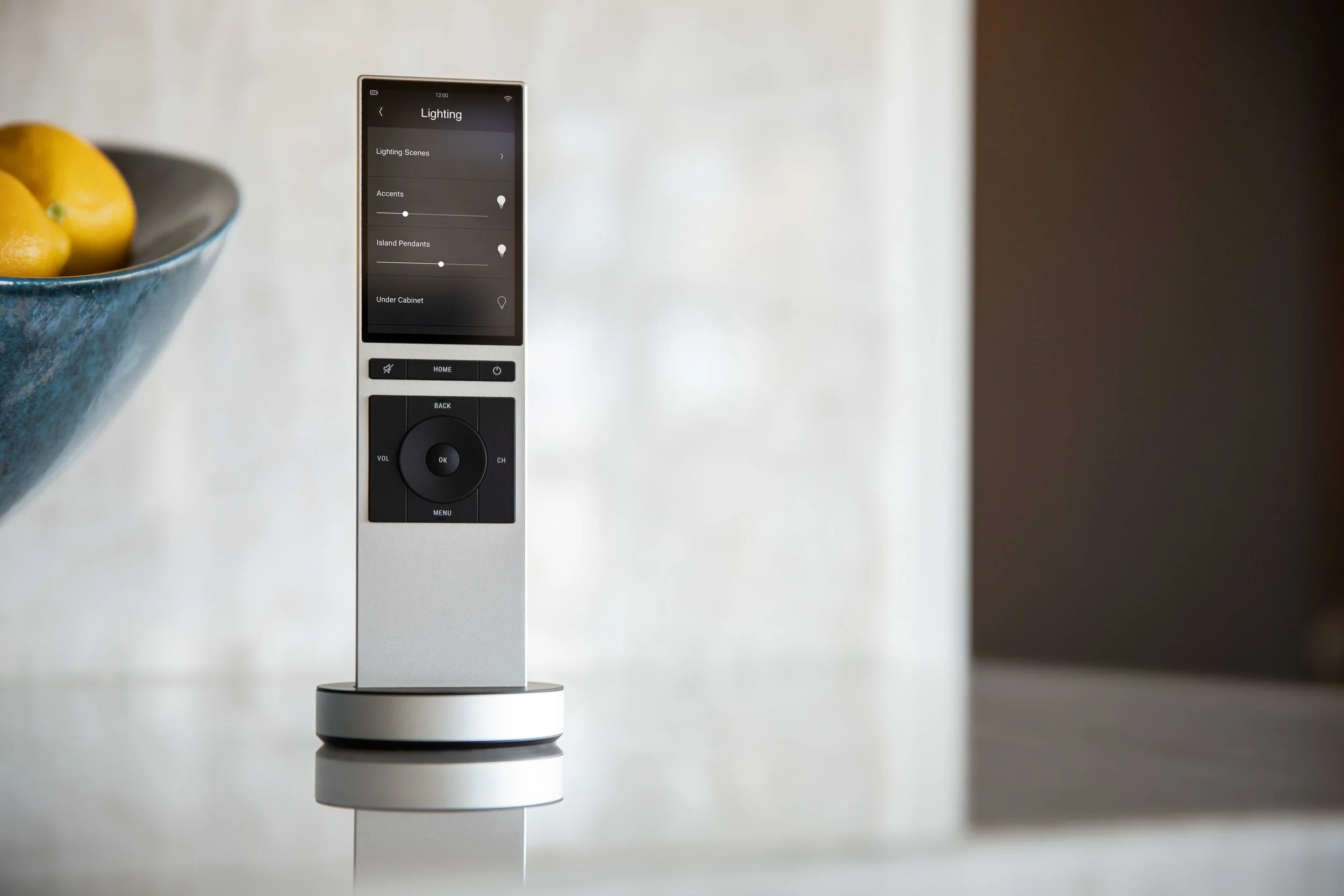 Pilot Control4, sterowanie oświetleniem smart, knx integrator