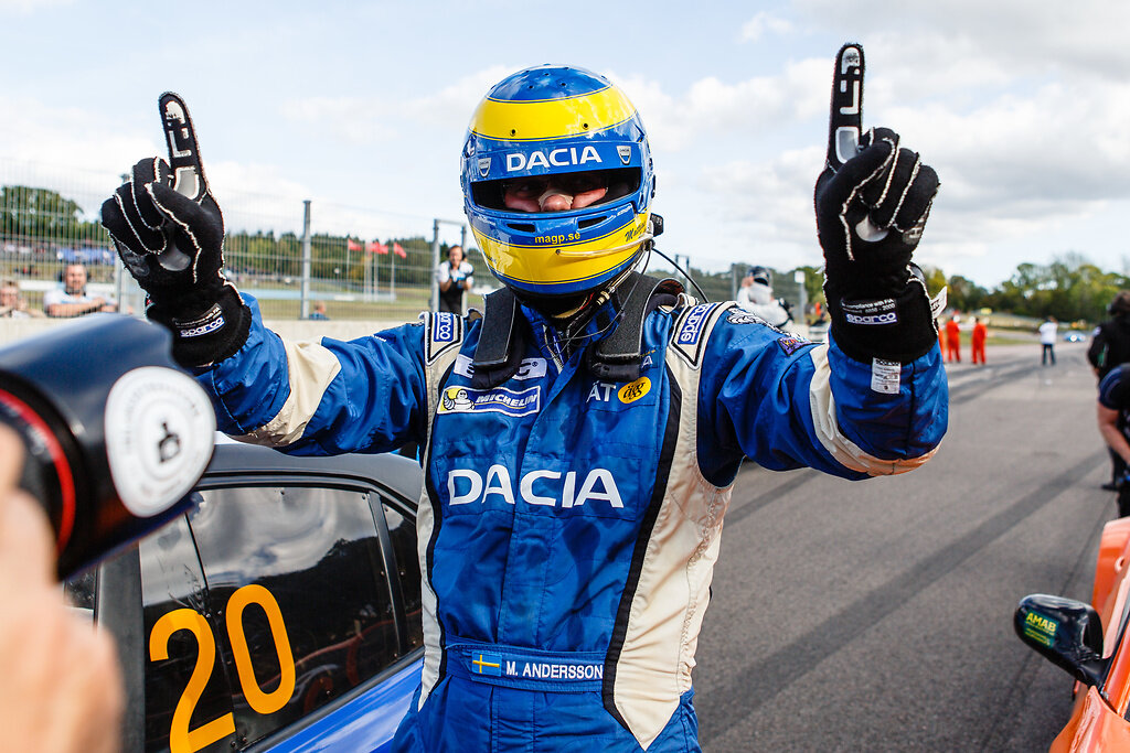 Film ifrån Dacias STCC-seger på Ring Knutstorp
