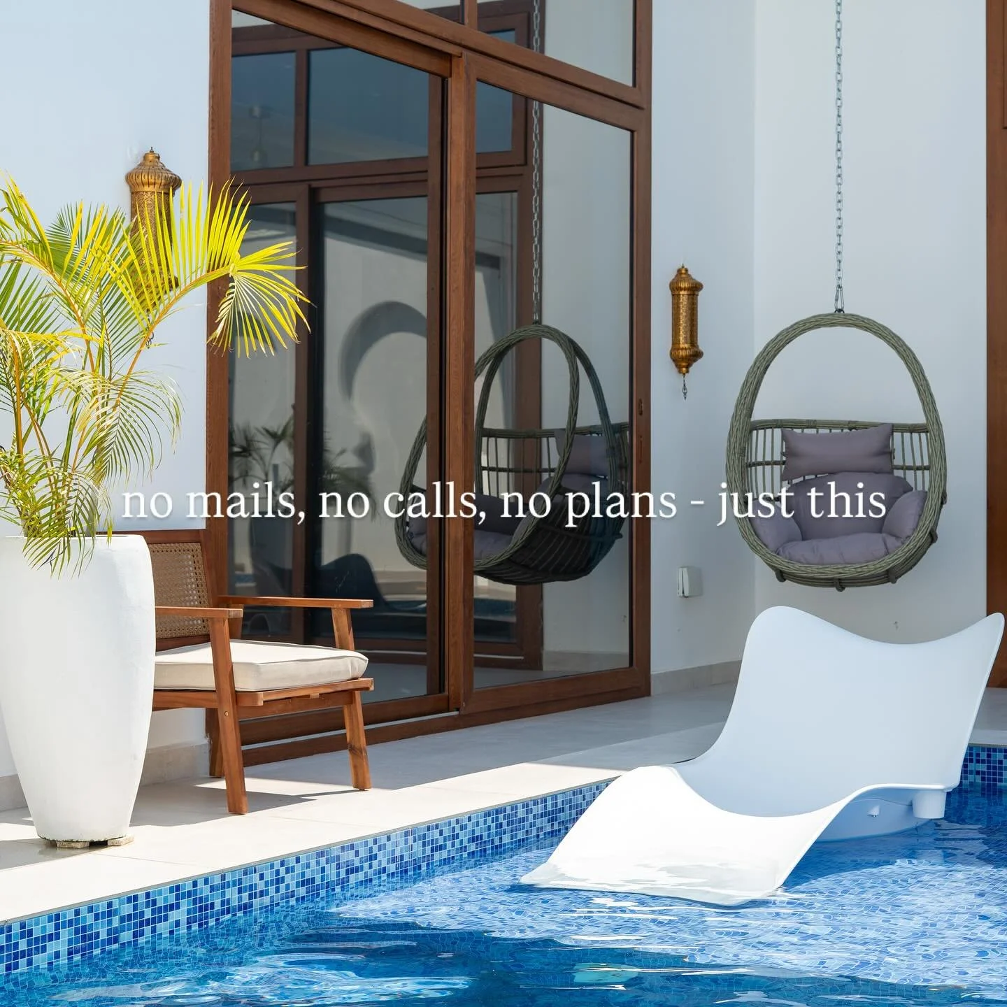 The perfect day at @halisi.villas 👇

1️⃣ Starts with a complimentary breakfast, freshly prepared by your private chef

2️⃣ Dip in the private pool, where you can relax on the hanging chair or in-pool loungers for ultimate comfort

3️⃣ Take a short w