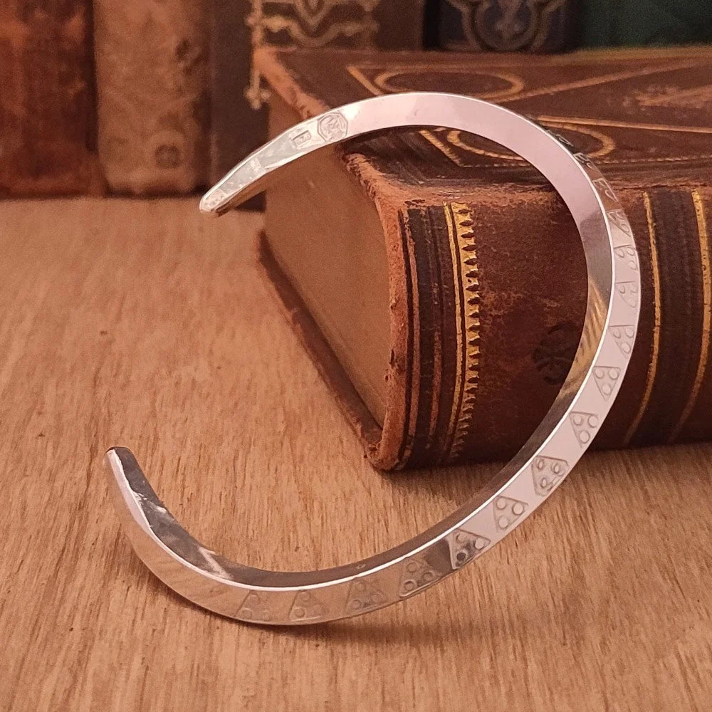 Armband, fyrkantigt, stämplat.jpg (Copy)