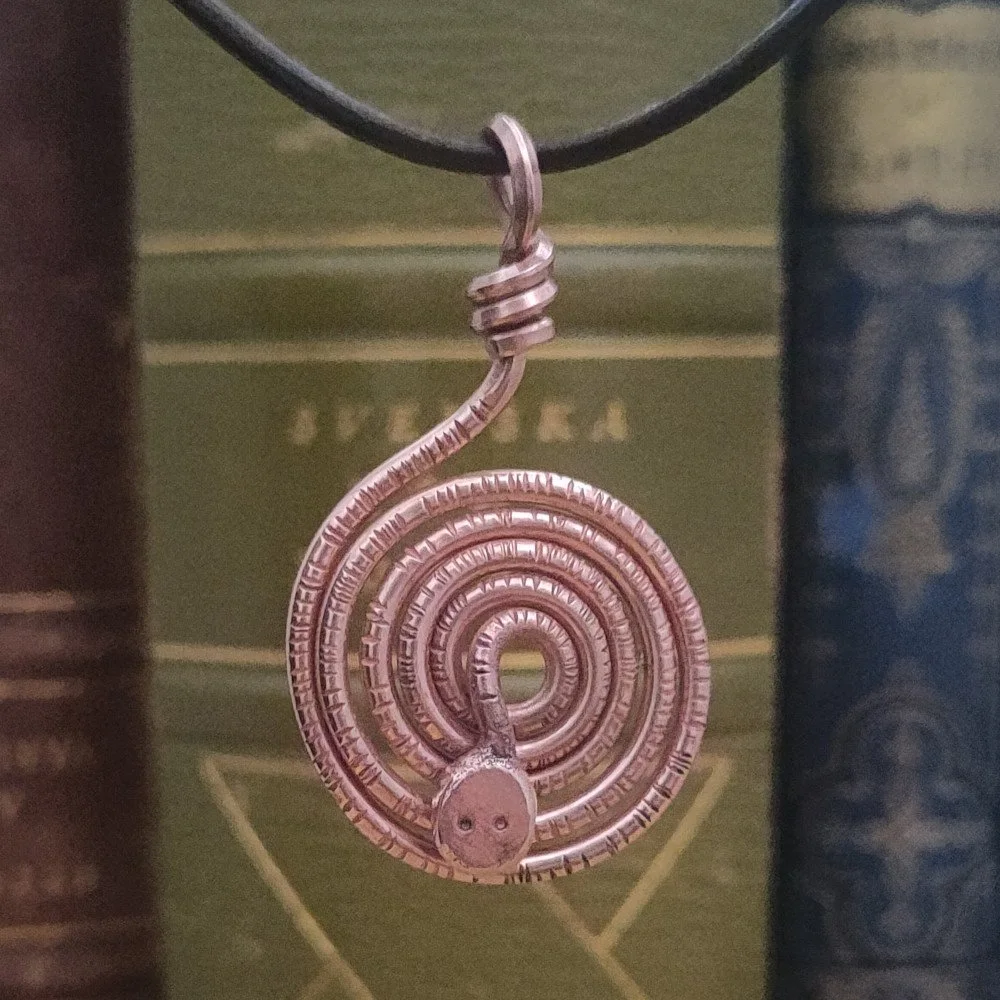 Ormhänge - Brons.jpg