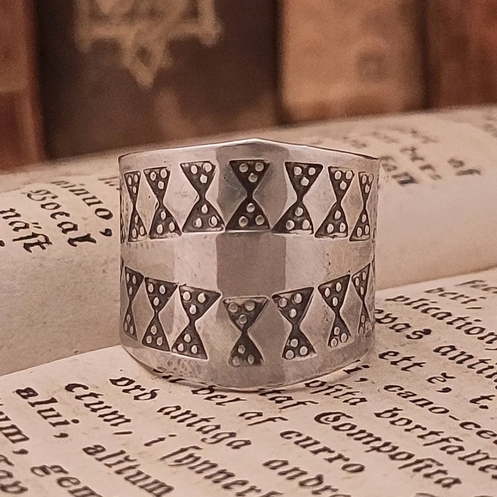 Ring, stämplad, framifrån.jpg