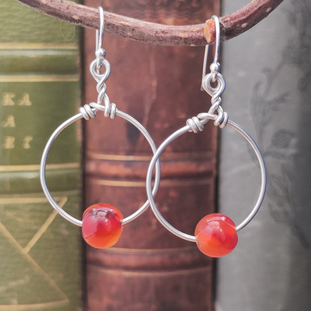 Örhängen med karneoler