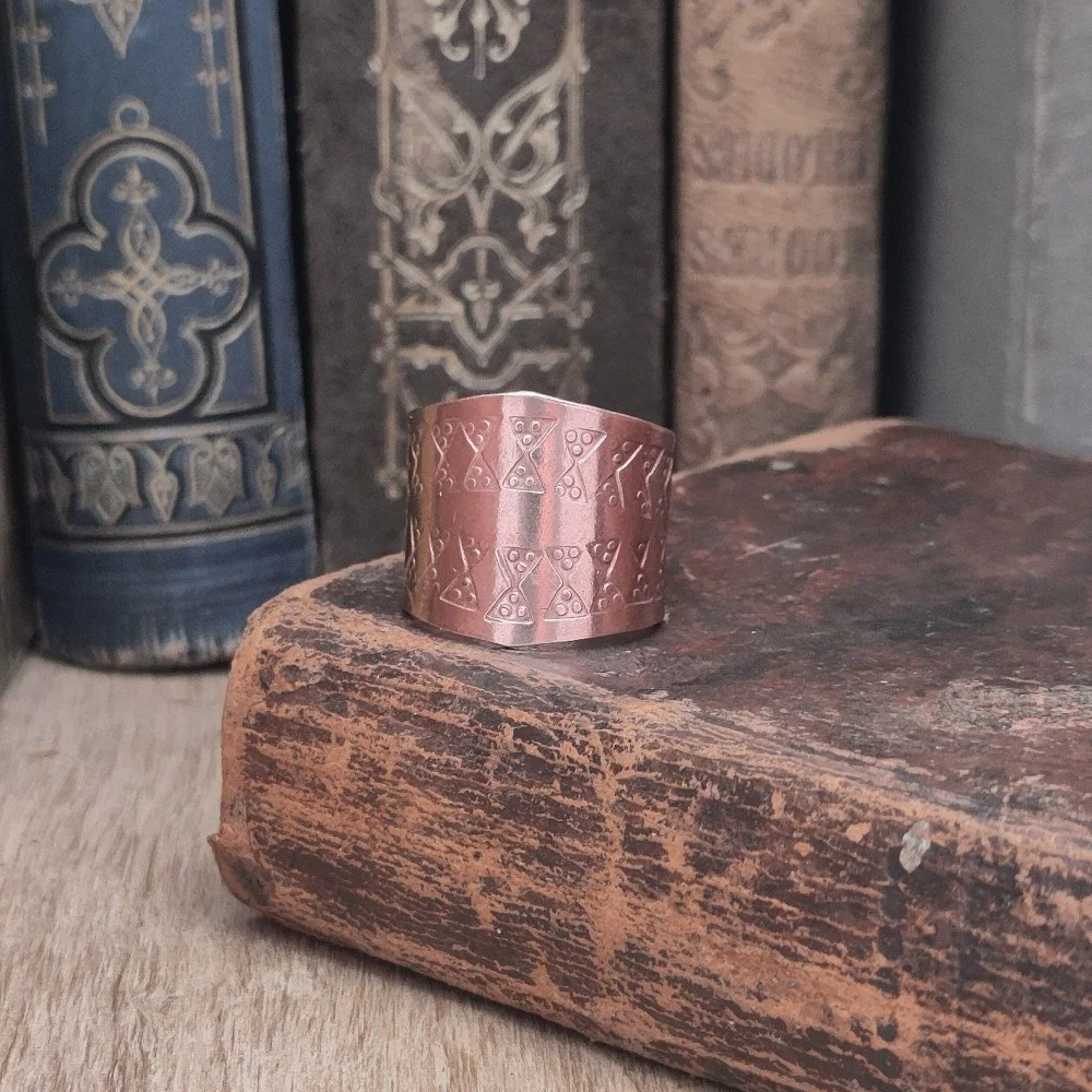 Stämplad ring - brons - fram.jpg