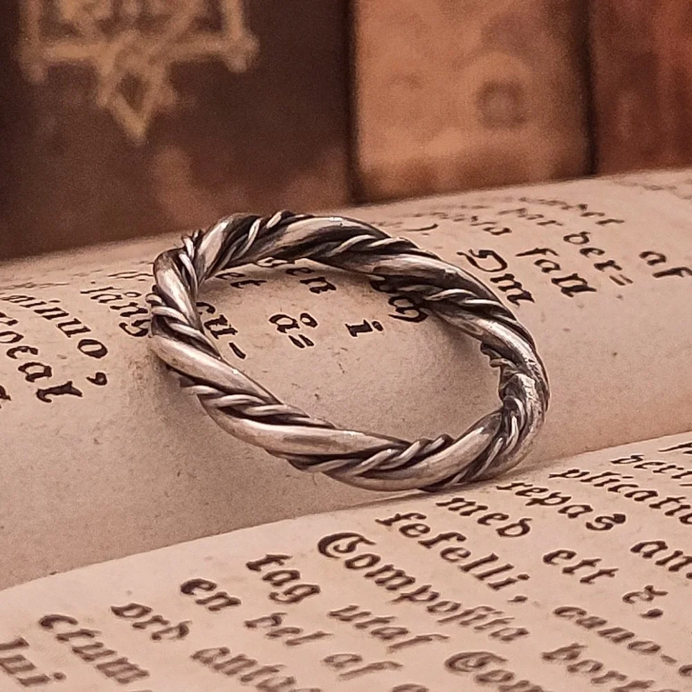 Ring, dubbelt tvinnad.jpg