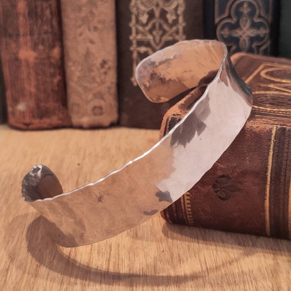 Stelt, hamrat, smalt armband - 18 cm