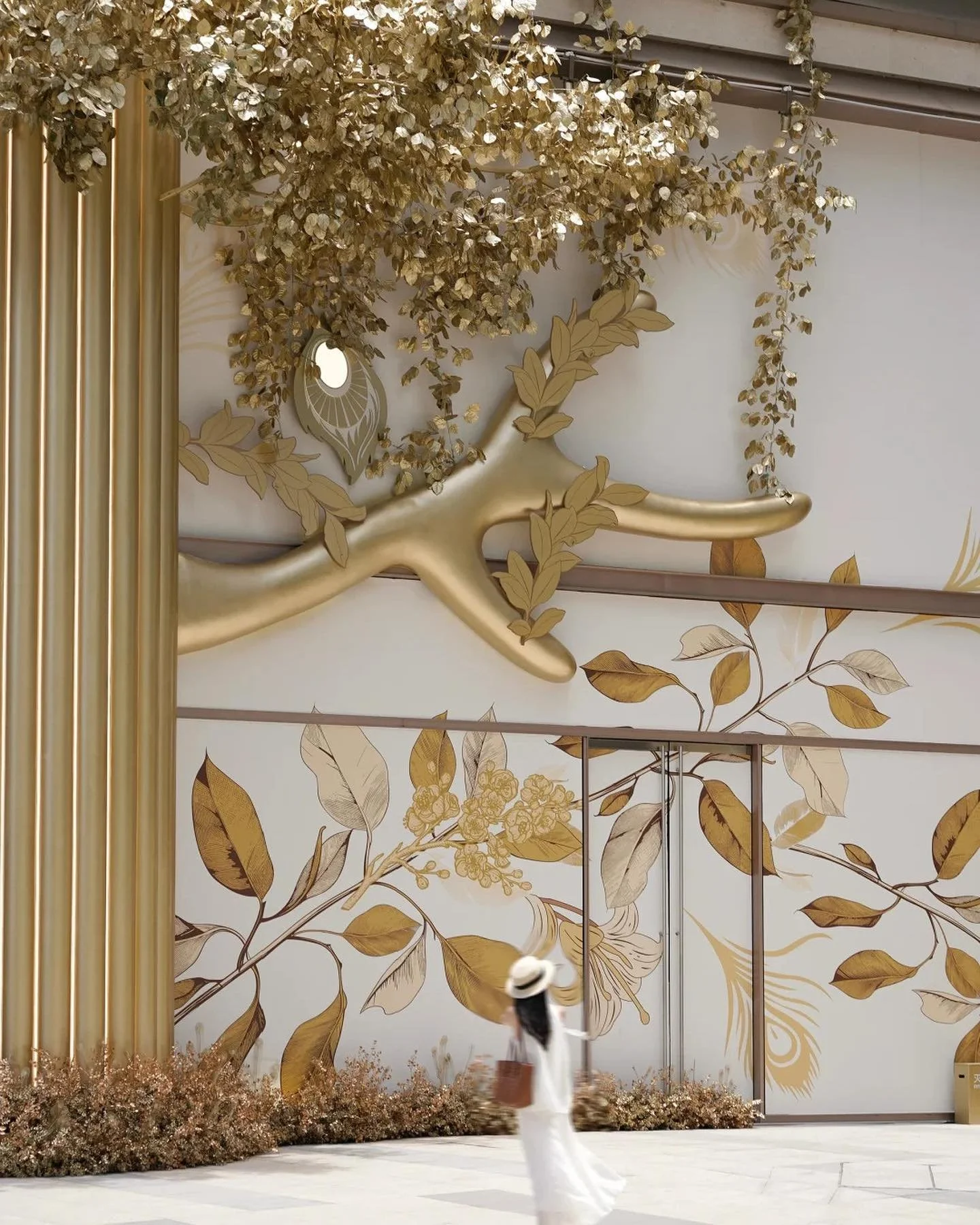 Honored to take over the facade of the tallest building in #Shenzhen with my visuals for PA-MALL! Inspired by the golden bloom&mdash;a symbol of abundance and good fortune ✌️🤩 Swipe to see my original artwork ⚜️
Thanks to @ampersand.globe for making