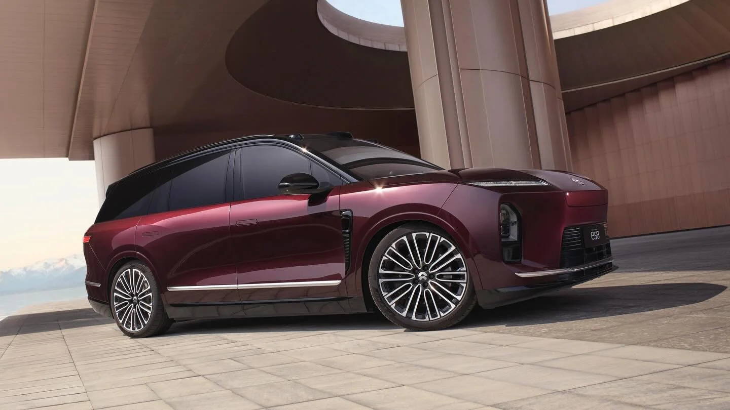 The M42 Nebula Red is inspired by the Orion Nebula, more than 1,300 light-years away. It also draws from the deep cultural love for the color red in Eastern traditions. In my everyday creative work, it continues to give me endless inspiration.

@niog