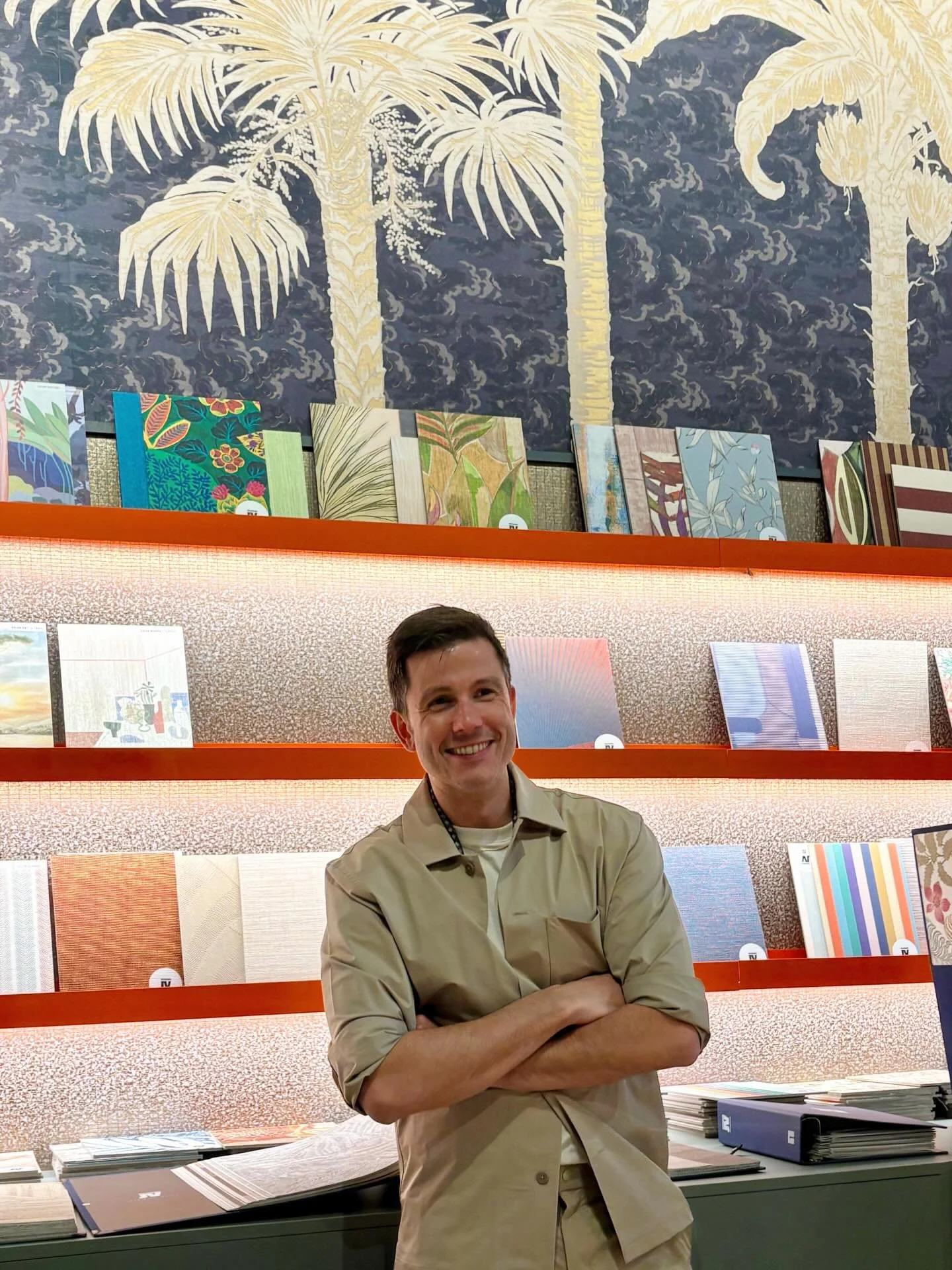 🌴 O A S I 🌴 
So proud seeing my design for @jannelli_volpi at #mdw 26 >> swipe right to see the stand setting, my design storytelling and its colorways 🫶