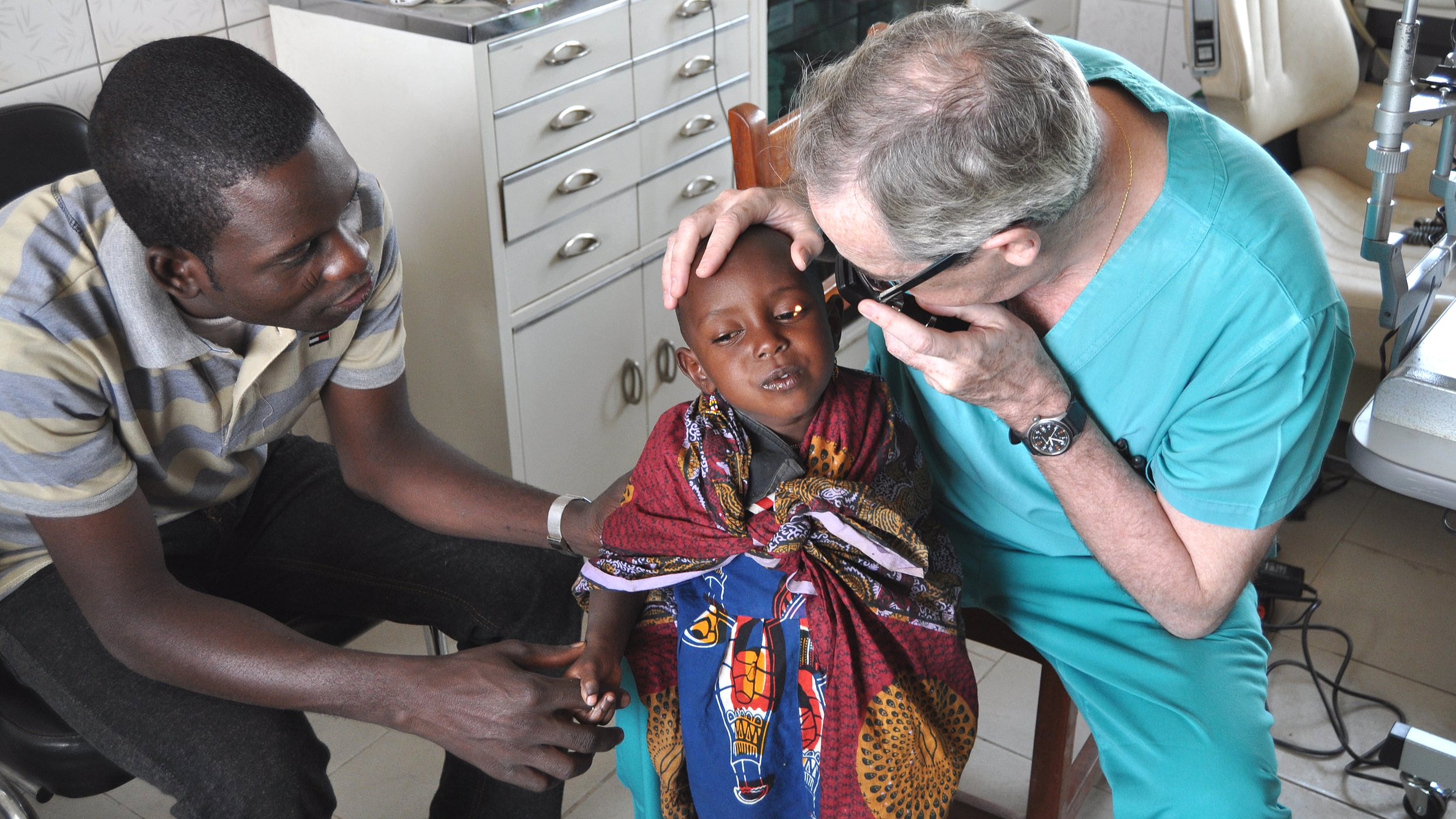 Benin I, primera expedición a la ciudad de Nikki y creación de lista de espera quirúrgica para futuros proyectos