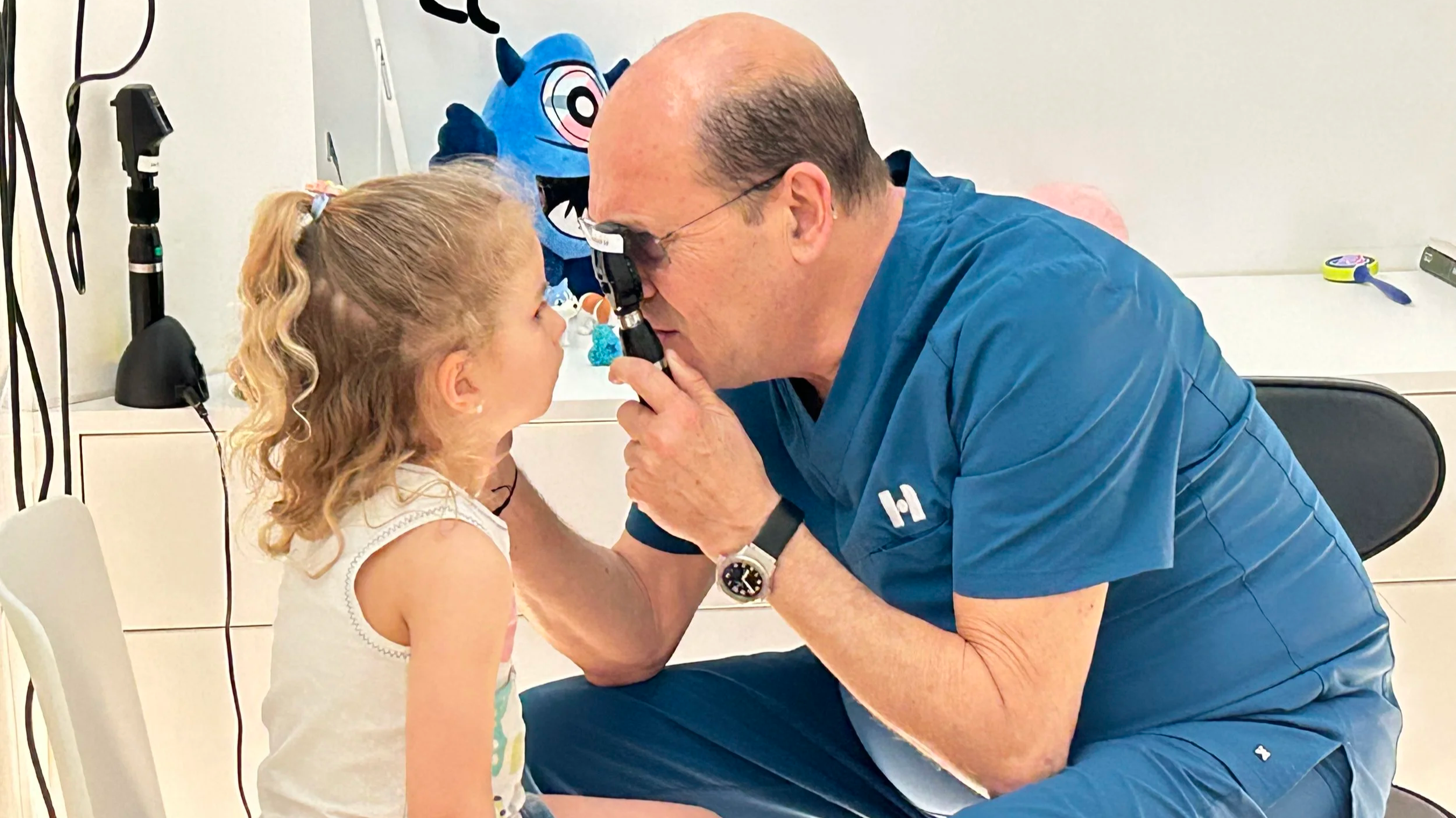 Fundación Arruzafa revisa a 206 escolares en la primera fase de la campaña oftalmológica ‘Mira por l@s niñ@s’ 2026