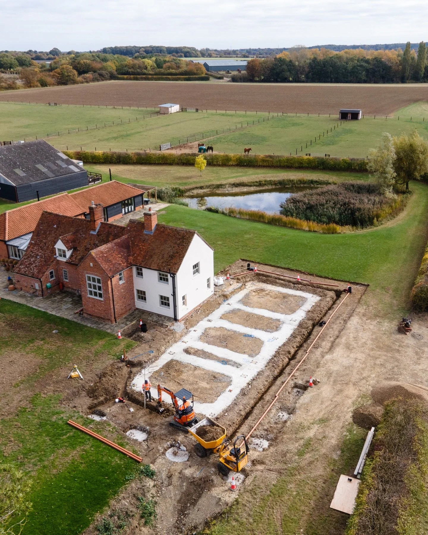 Groundworks nearing completion over in West Suffolk &mdash; preparing the way for a stunning new extension to this beautiful Suffolk farmhouse. 🏡🚧🧱

#suffolk #extension #groundworks #concrete #excavator #atwork #foryou