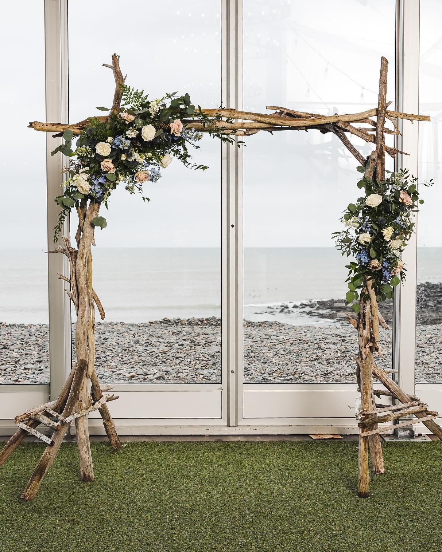 The bride wanted the classic white and blue vibe for her wedding as it was on the water! But for the ceremony she wanted to add a pop of blush! I thought it was a fabulous idea! I really loved designing on this iconic beautiful beachy driftwood arch 