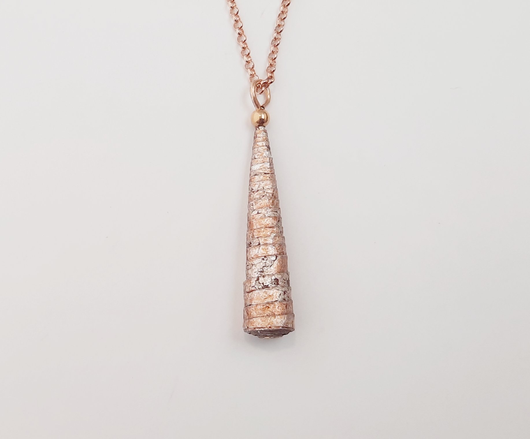 Pendentif Athéna forme conique rose