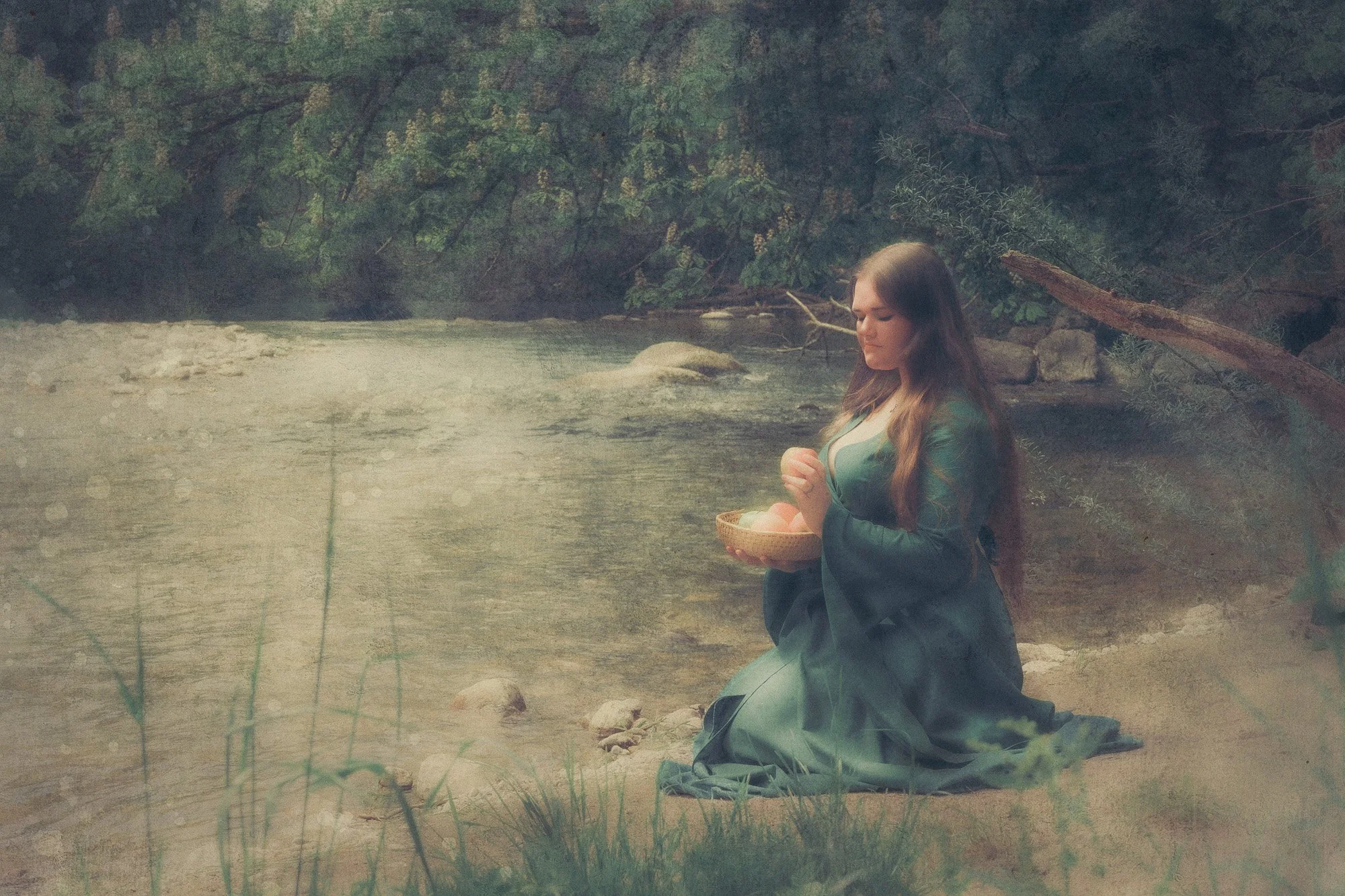 Portrait poétique au bord d’un lac ou d’une rivière. Scène naturelle dans le sud-ouest.
