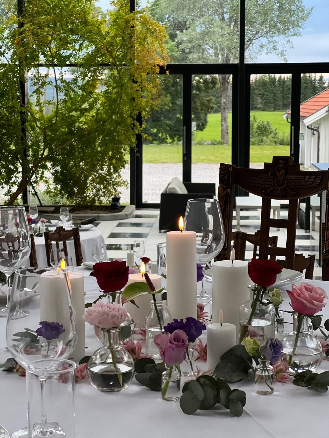 Love it when the venues have windows from floor to ceiling 💕

#weddingbybrudepikene #weddingnorway #weddingvenue #weddingreception #floortoceiling #destinationwedding #bryllupslokale #storevinduer #brudepikenesbryllup #brudepikenep&aring;jobb