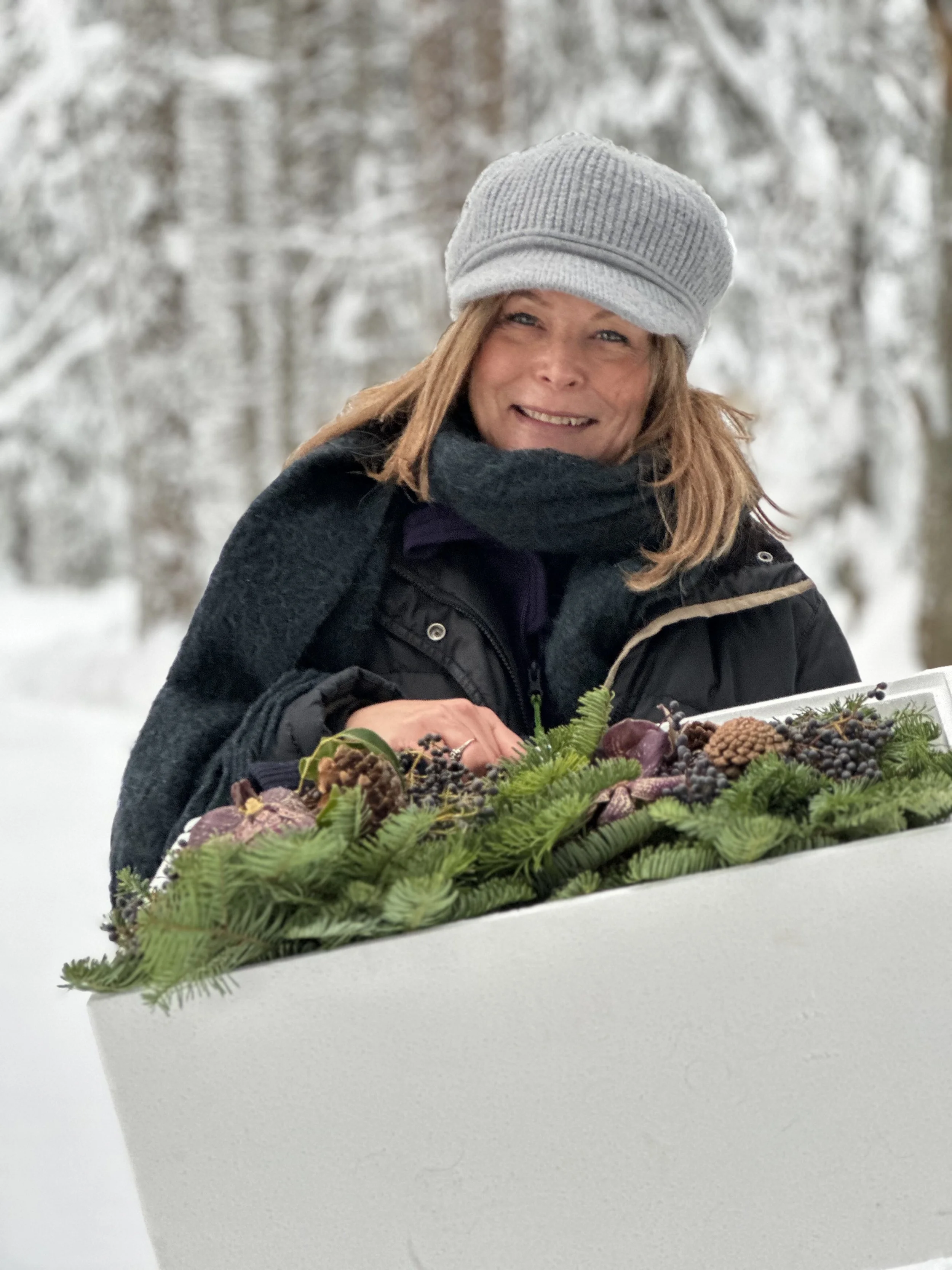 Vinterbryllup med kongler og granbar.jpg