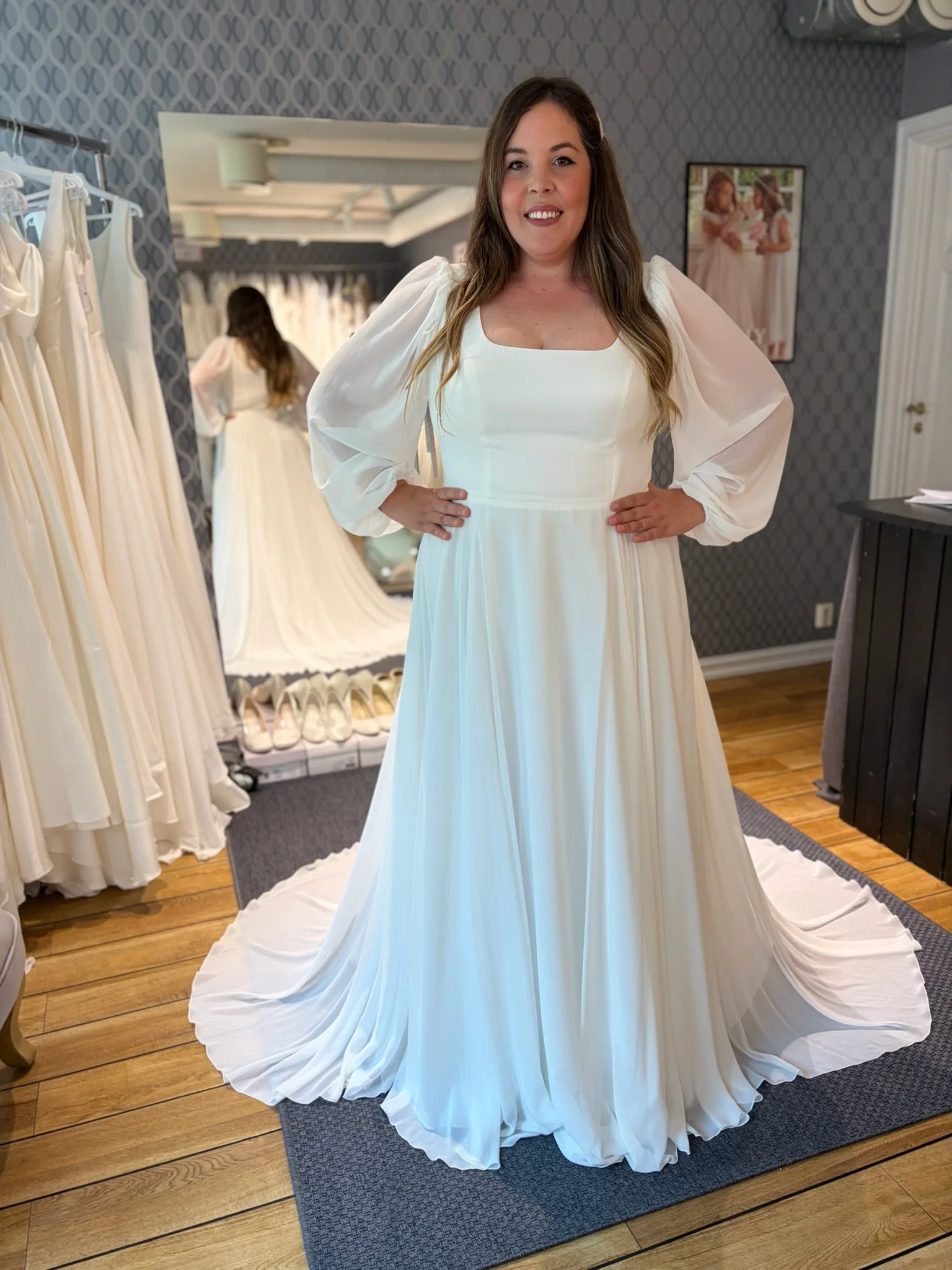 Odella er den perfekte brudekjolen for deg som ønsker en enkel brudekjole med lange ermer. Brudekjolen er ny og fra Bianco Evento.