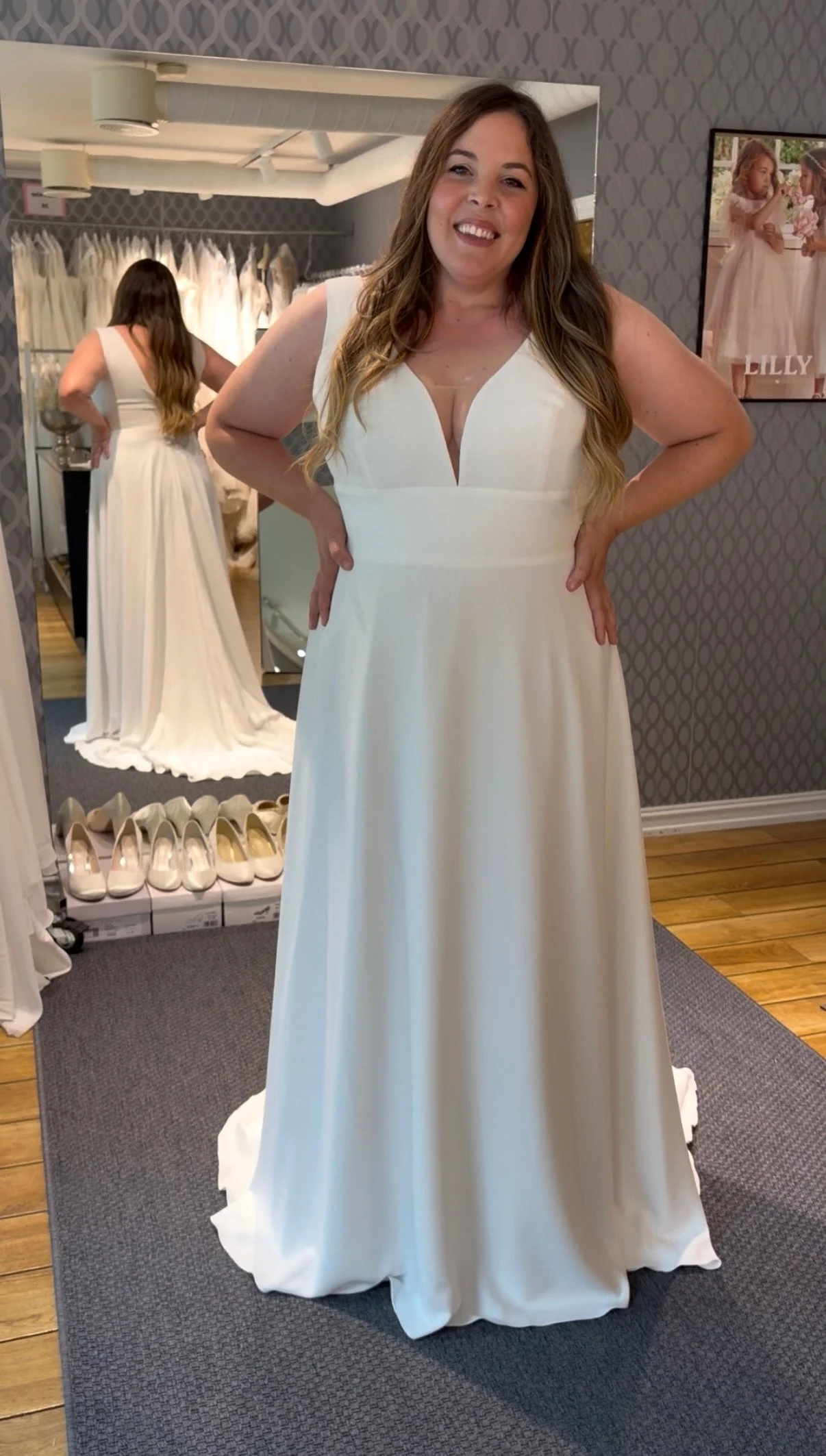 Nydelige Anastasia fra Bianco Evento passer for deg som ønsker en enkel brudekjole. Vi selger også løse ermer, som er fine å feste på denne brudekjolen. 

Dette er en av våre nye brudekjoler. 