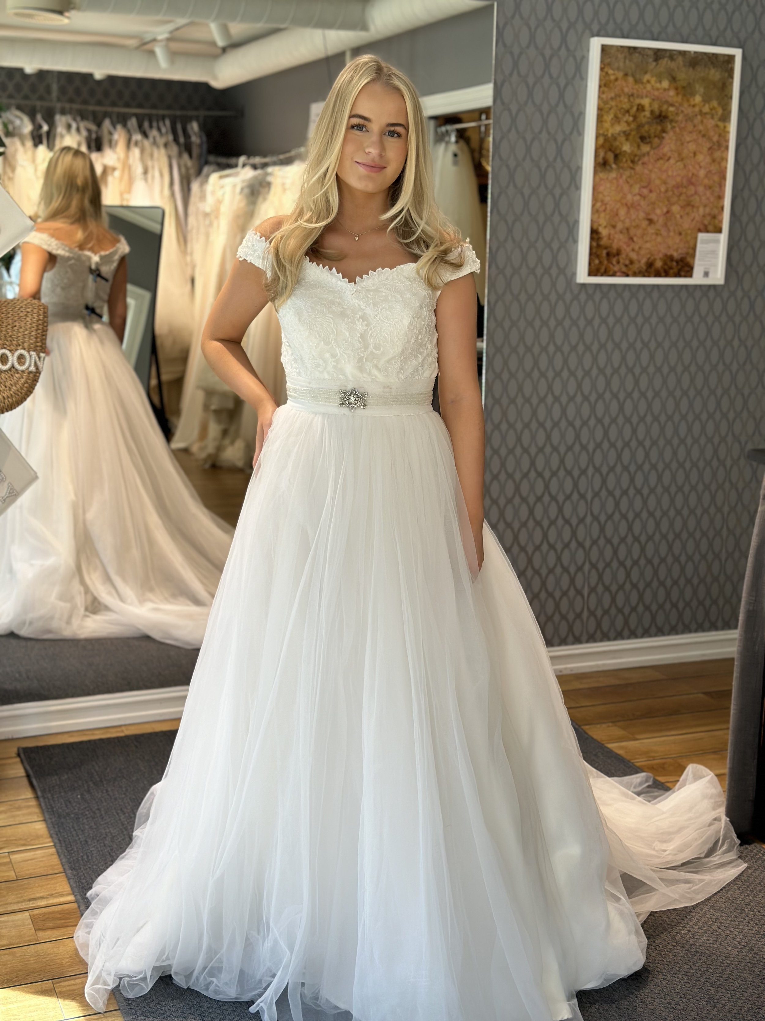 Lekker brukt off shoulder brudekjole