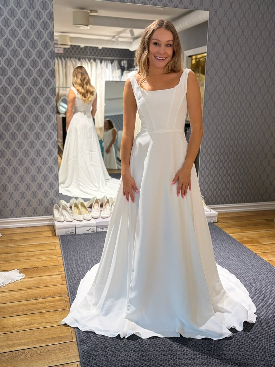 Vakre Snow Queen er en av våre nye fit and flare brudekjoler
