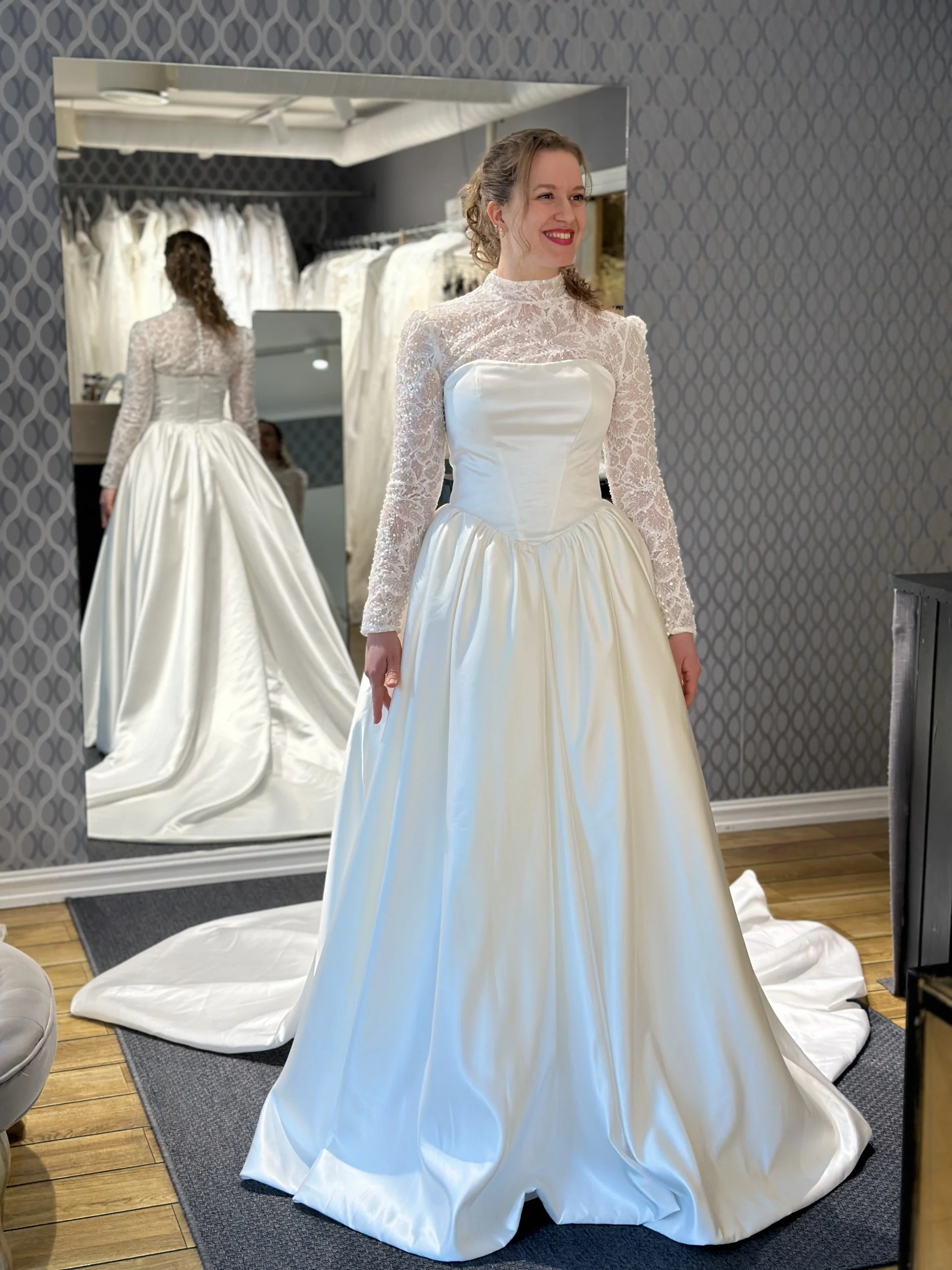 Her er Alberta med bolero. Boleroen finner du i nettbutikken - trykk på bildet for å komme dit. 