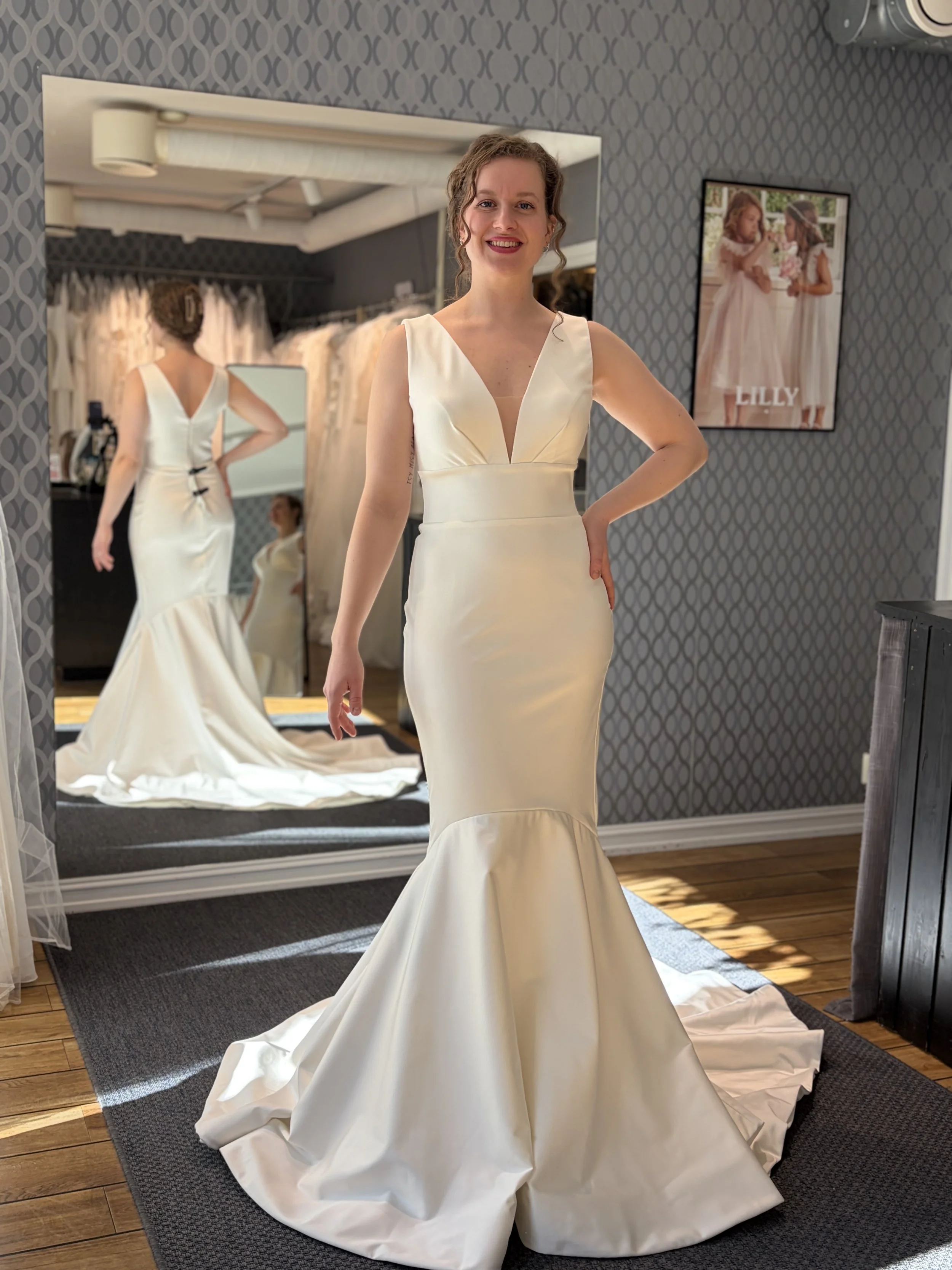 Elegant og kroppsnær havfruekjole i sateng fra Ria Tener. Modellen er ny og heter Avery