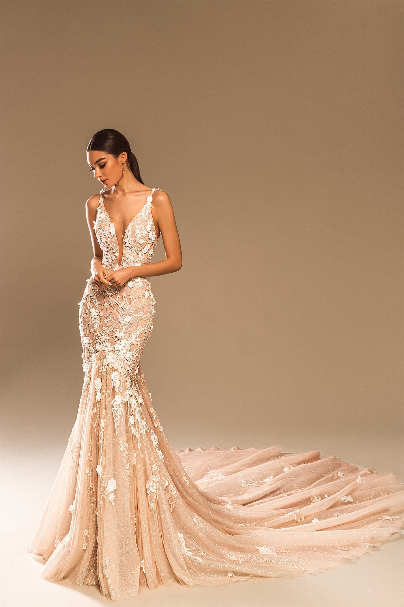 "Ariel" fra Perfioni Wedding Dresses. Vi har denne i Ivory