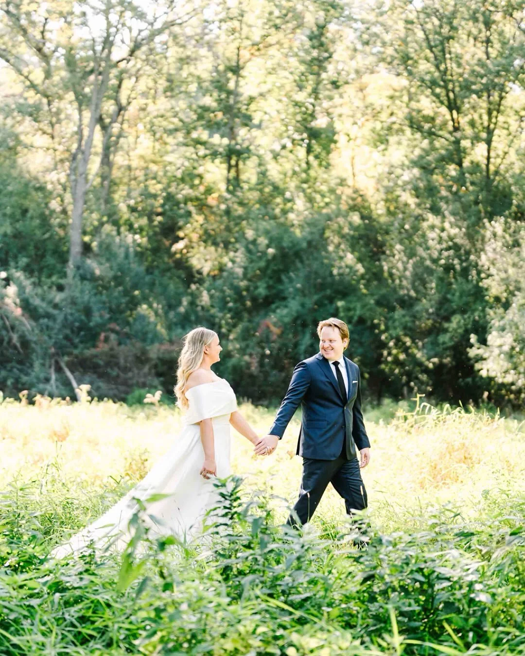 Lauren &amp; Thomaz 
10 . 04 . 25

We were so lucky to get to capture these two in that October glow. Everything about this day was beautiful from beginning to end. From that gorgeous sunshine, to their hunter green color scheme, to the beautiful hil