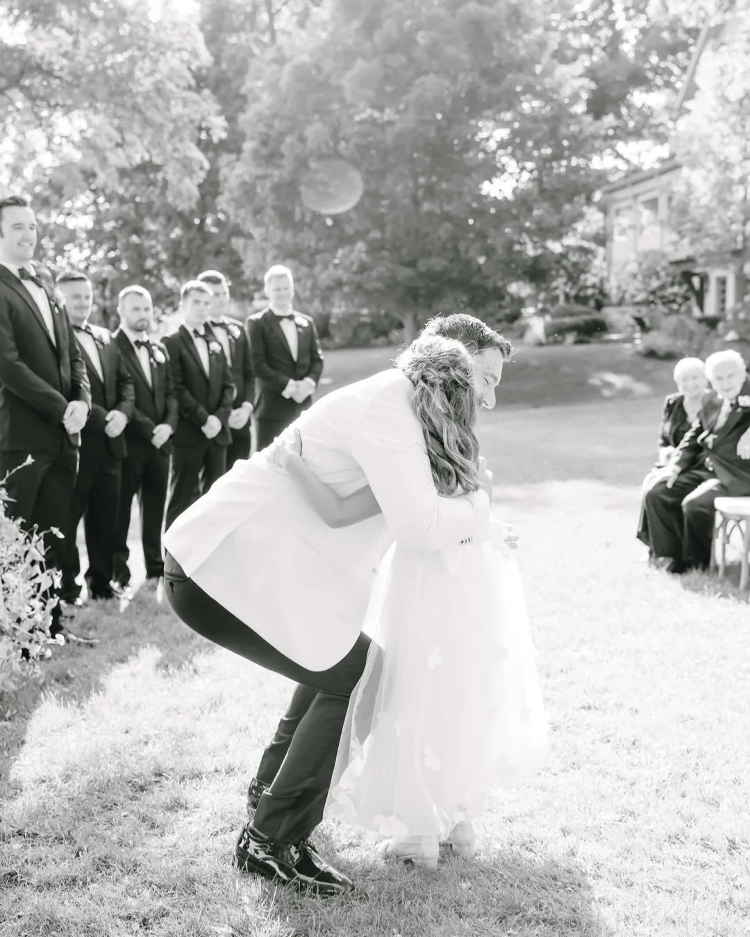 Sunny B&amp;W&rsquo;s in time stamp order. 🖤 🤍 
Because who doesn&rsquo;t love a pretty backlit outdoor ceremony? 

@simplydetailedweddinglg 
@lakegeneva_riviera_weddings 
@jordanimhoffphotography 
@lilypotsevents 
@bluewaterkingsband 
@jjbridalart