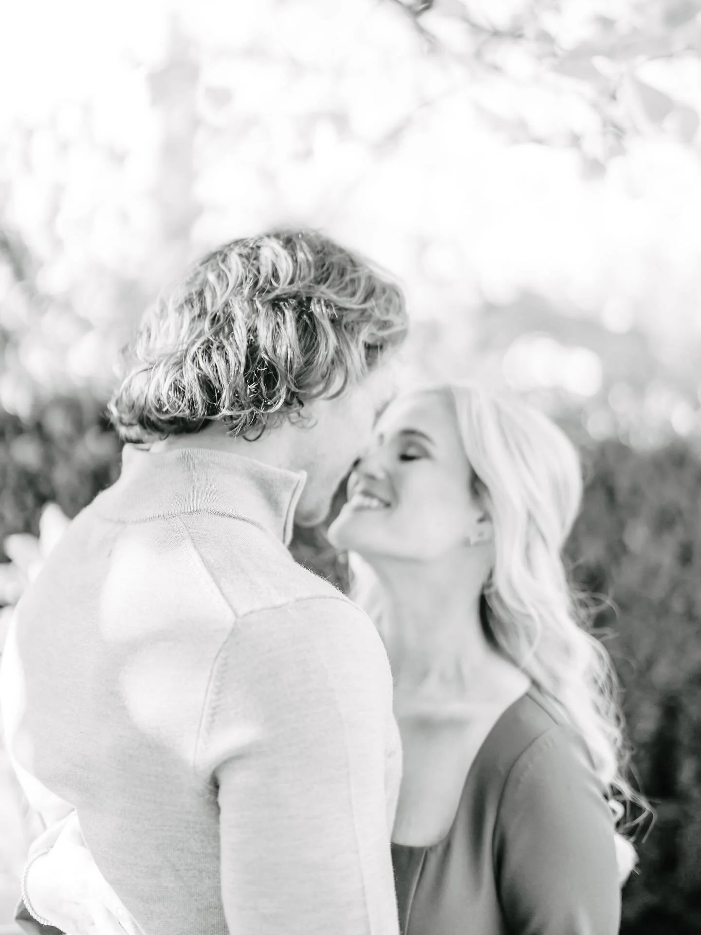 Can a photo &ldquo;feel&rdquo; black &amp; white? We say, &ldquo;yes!&rdquo; Thinking of Madison and John&rsquo;s gorgeous engagement session while looking forward to all the 2026 engagement sessions filling our calendar! 

#chicagoweddingphotographe