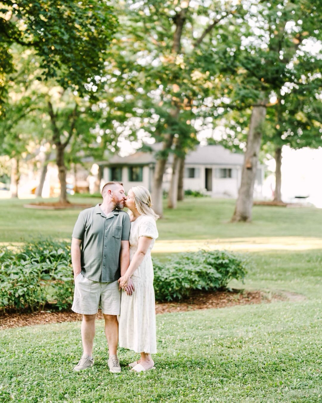 Meg, Ryan, and the sweetest engagement session at their Family Lake House in Wisconsin. That back light was shining just right 👌 I love that these two chose a place with meaning, history, and family ties. What a sweet time stamp for them to reminisc