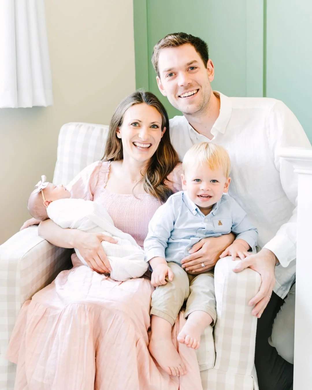 Welcome to the world Baby Marian! 🎀 
I truly cannot even handle the sweetness from this family session with the Moore Family! It has been such an honor to capture these milestones as their family has grown. The sacredness of capturing them with thei
