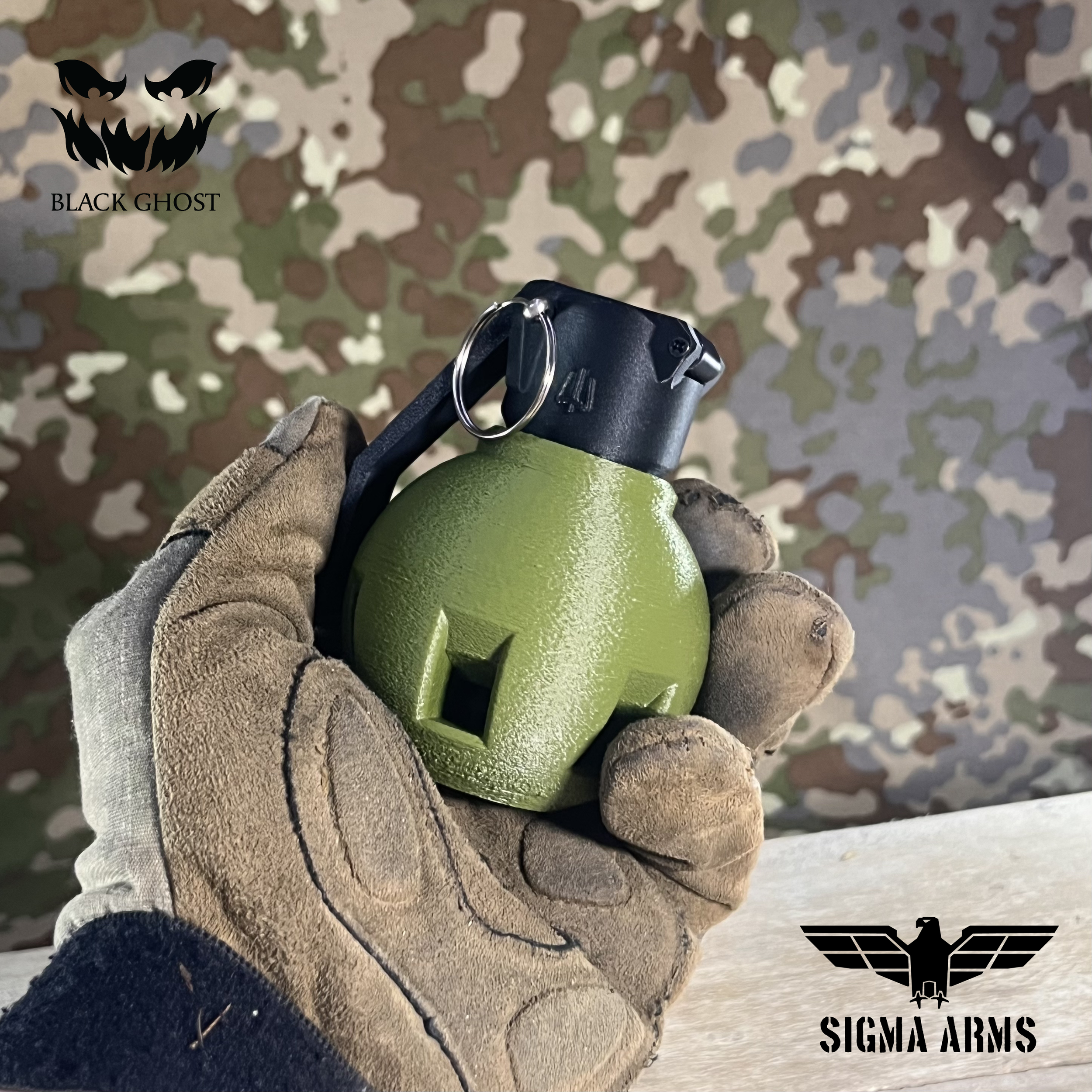 TRIDENT ROUND - Green - Black - In_Hand.png